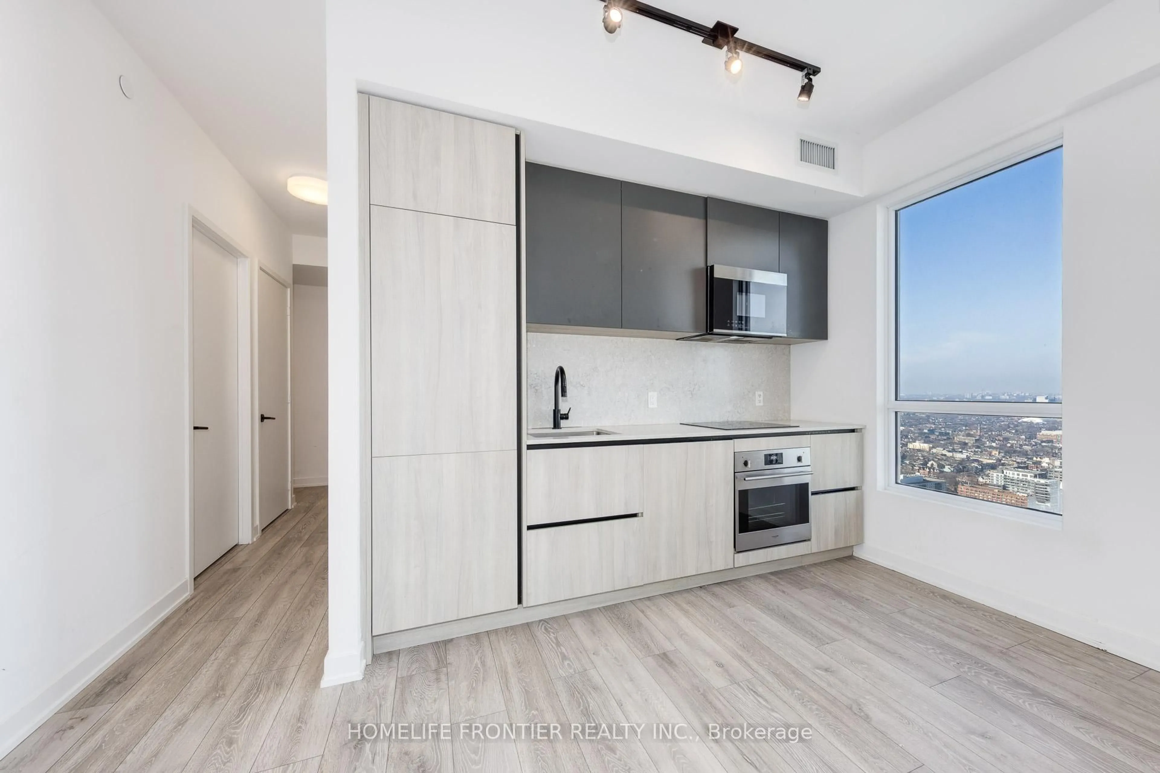 Unknown for 108 Peter St #4702, Toronto Ontario M5V 0W2