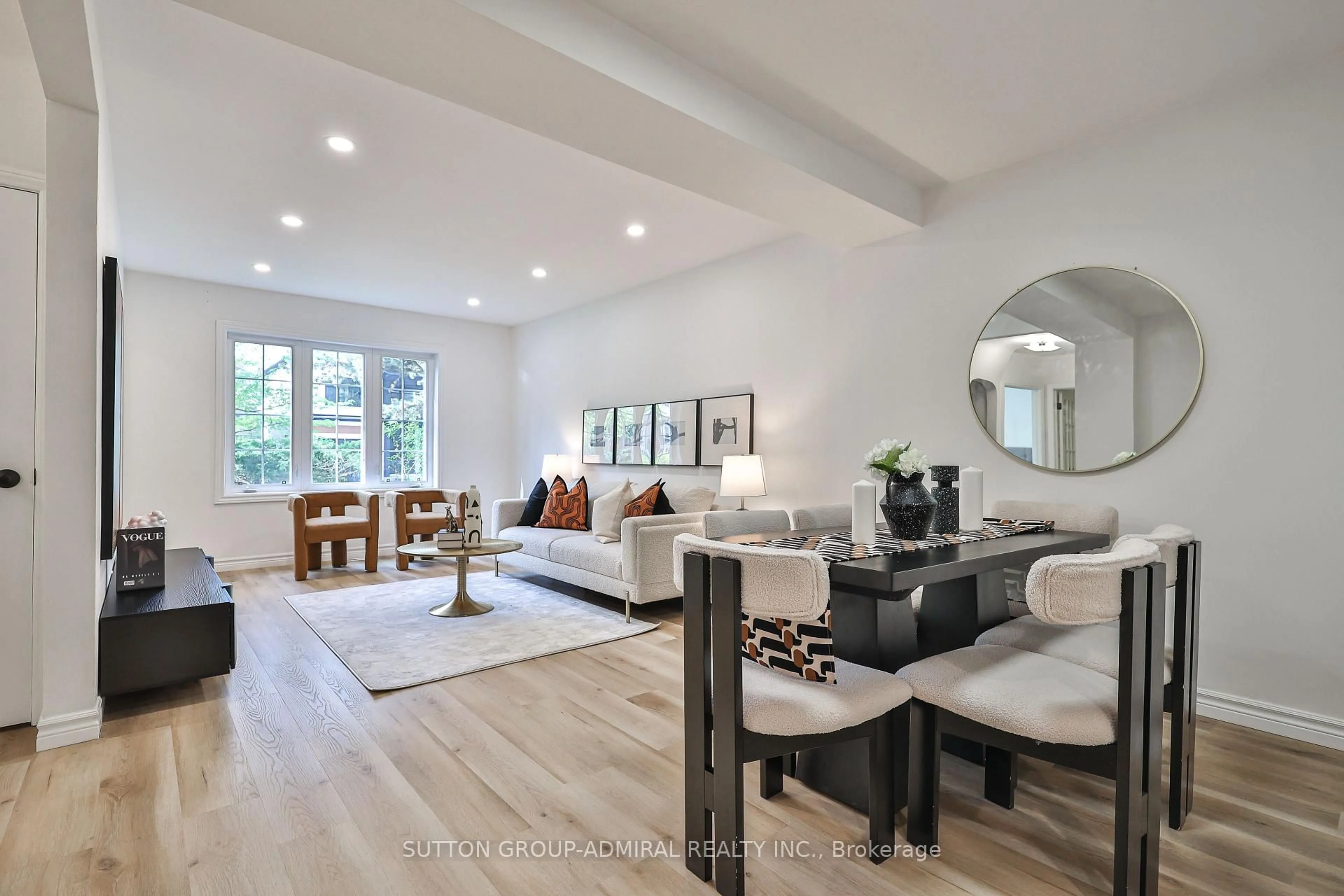 Living room with furniture, unknown for 81 Yorkview Dr, Toronto Ontario M2R 1J9