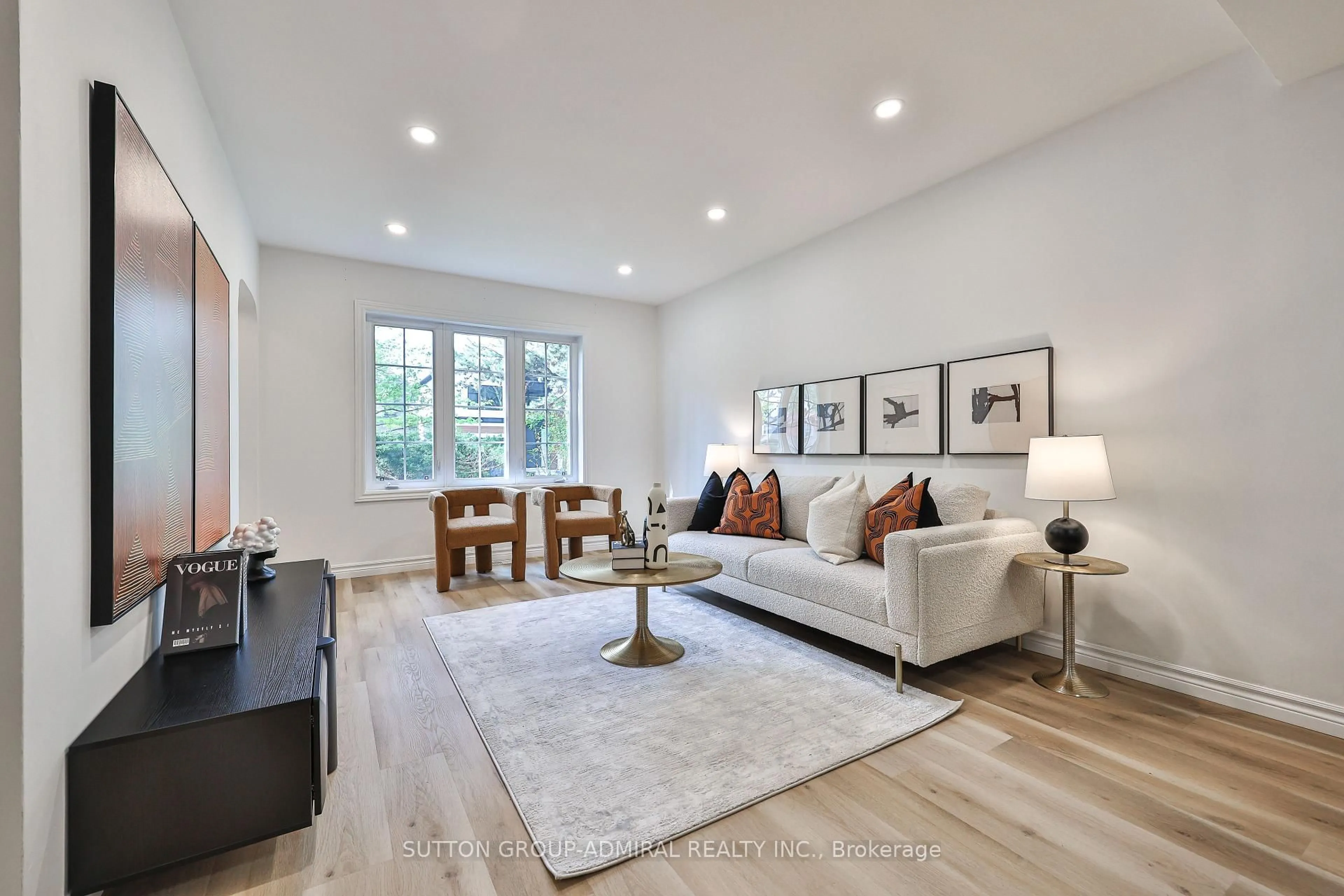 Living room with furniture, unknown for 81 Yorkview Dr, Toronto Ontario M2R 1J9