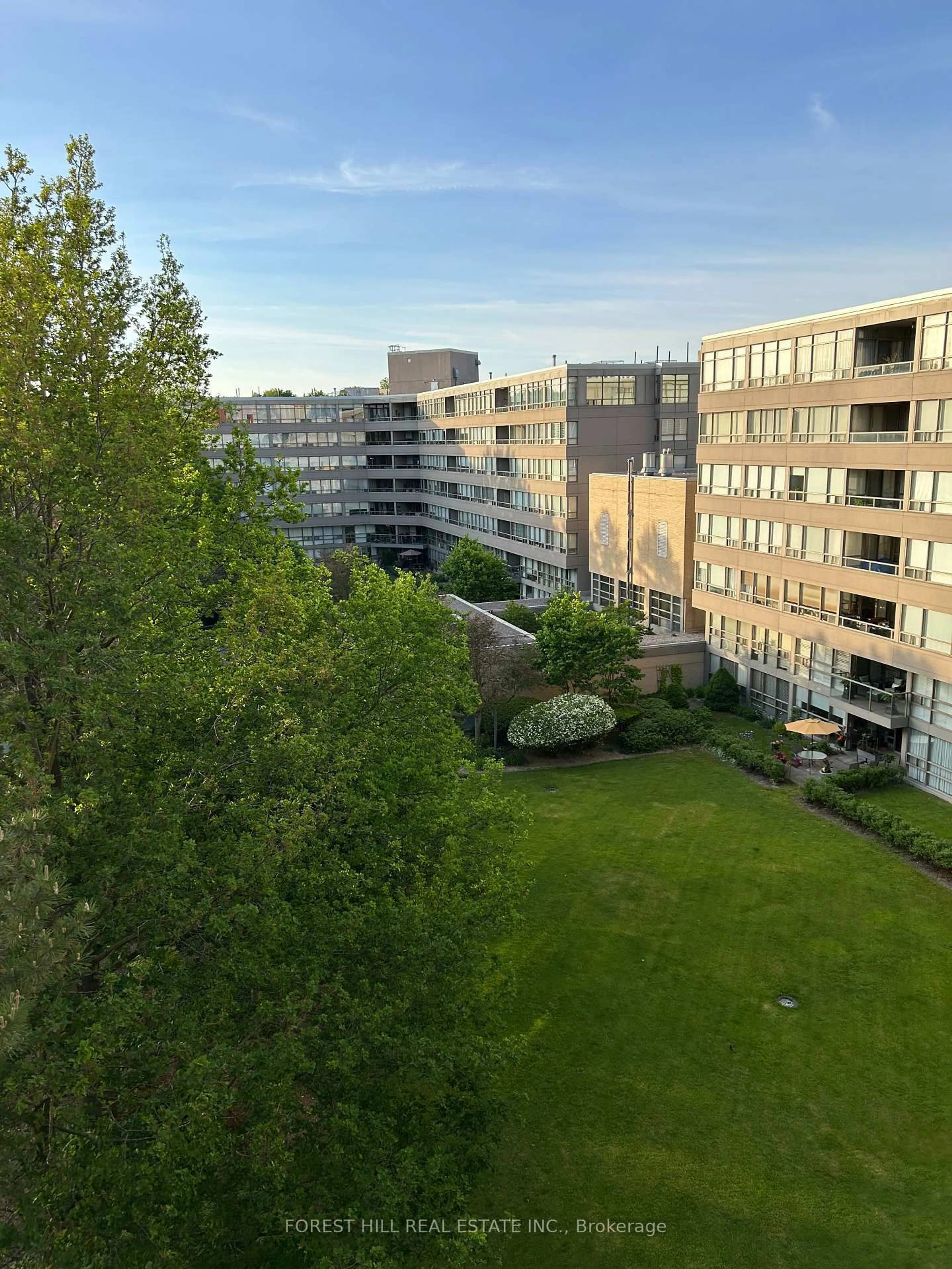 A pic from outside/outdoor area/front of a property/back of a property/a pic from drone, city buildings view from balcony for 18 Lower Village Gate #602, Toronto Ontario M5P 3M1