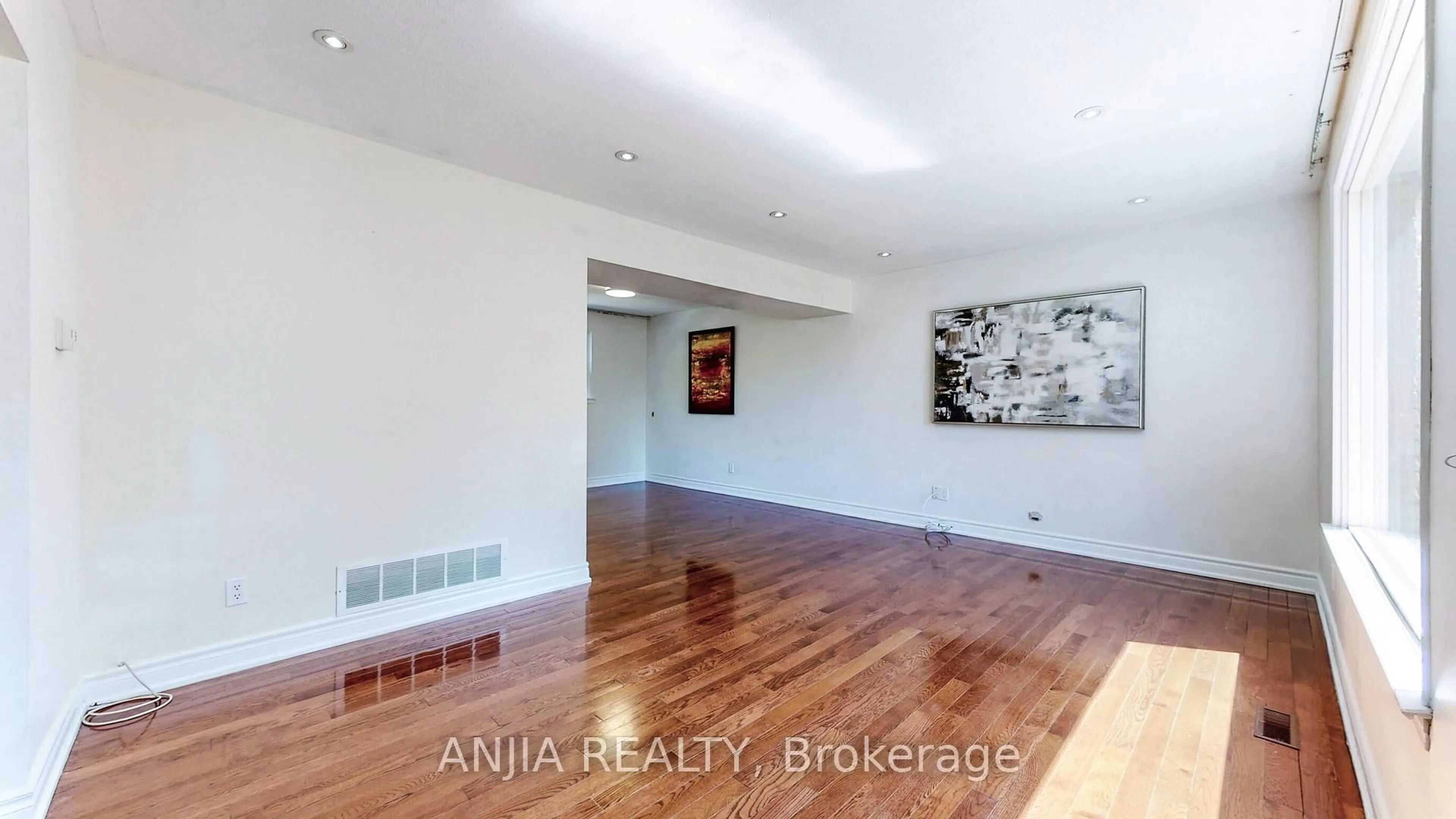 A pic of a room for 14 Cherrystone Dr, Toronto Ontario M2H 1R9