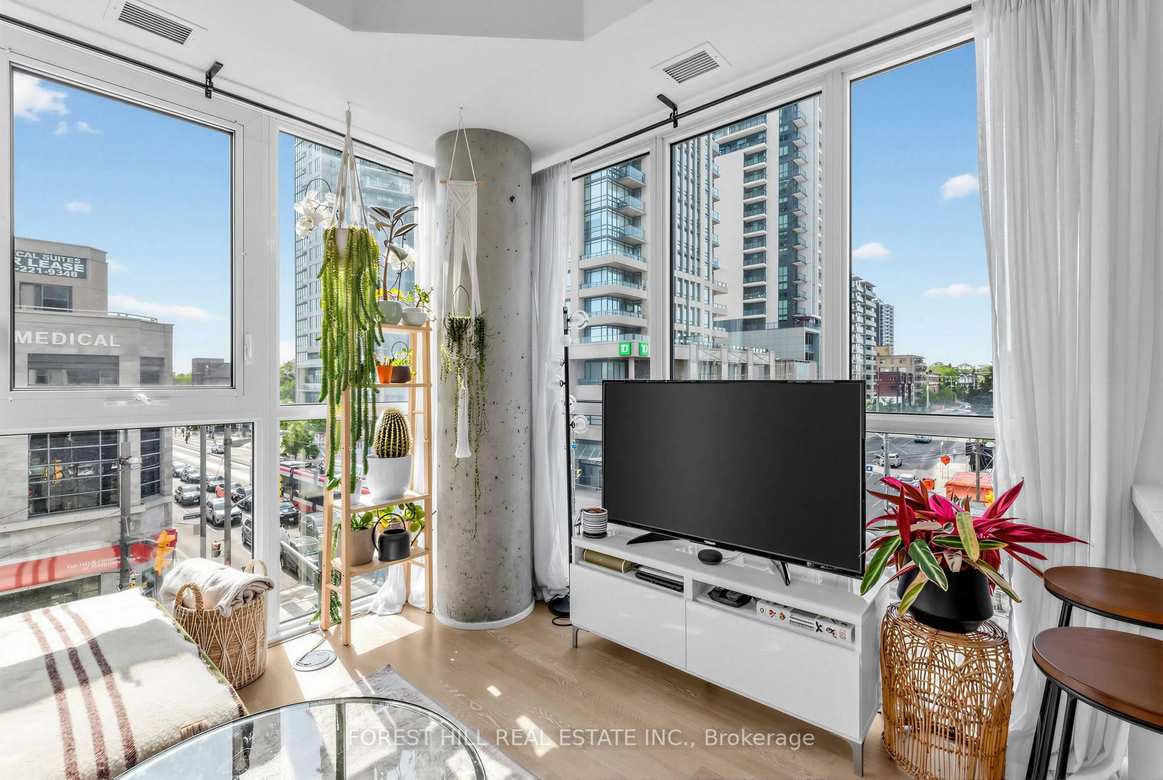 Unknown for 501 St Clair Ave #326, Toronto Ontario M5P 0A2