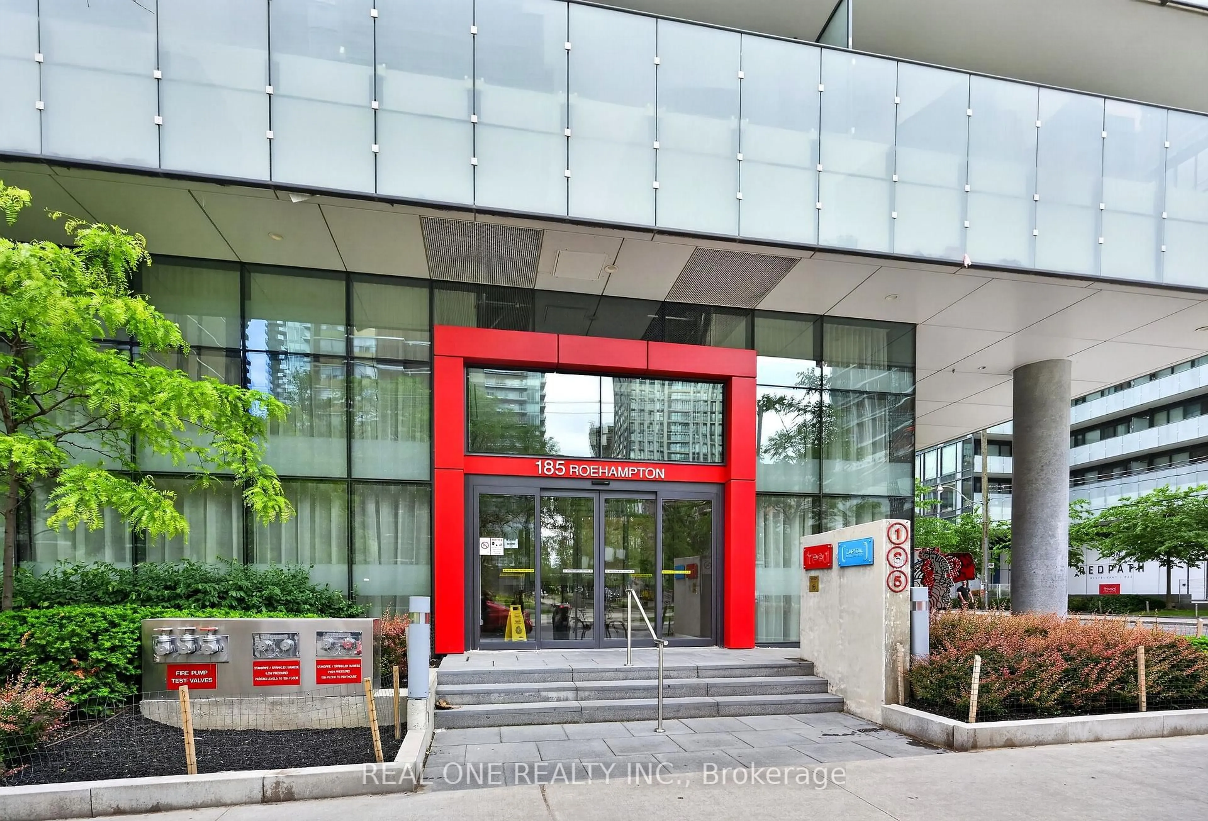 Indoor foyer for 185 Roehampton Ave #1906, Toronto Ontario M4P 0C6