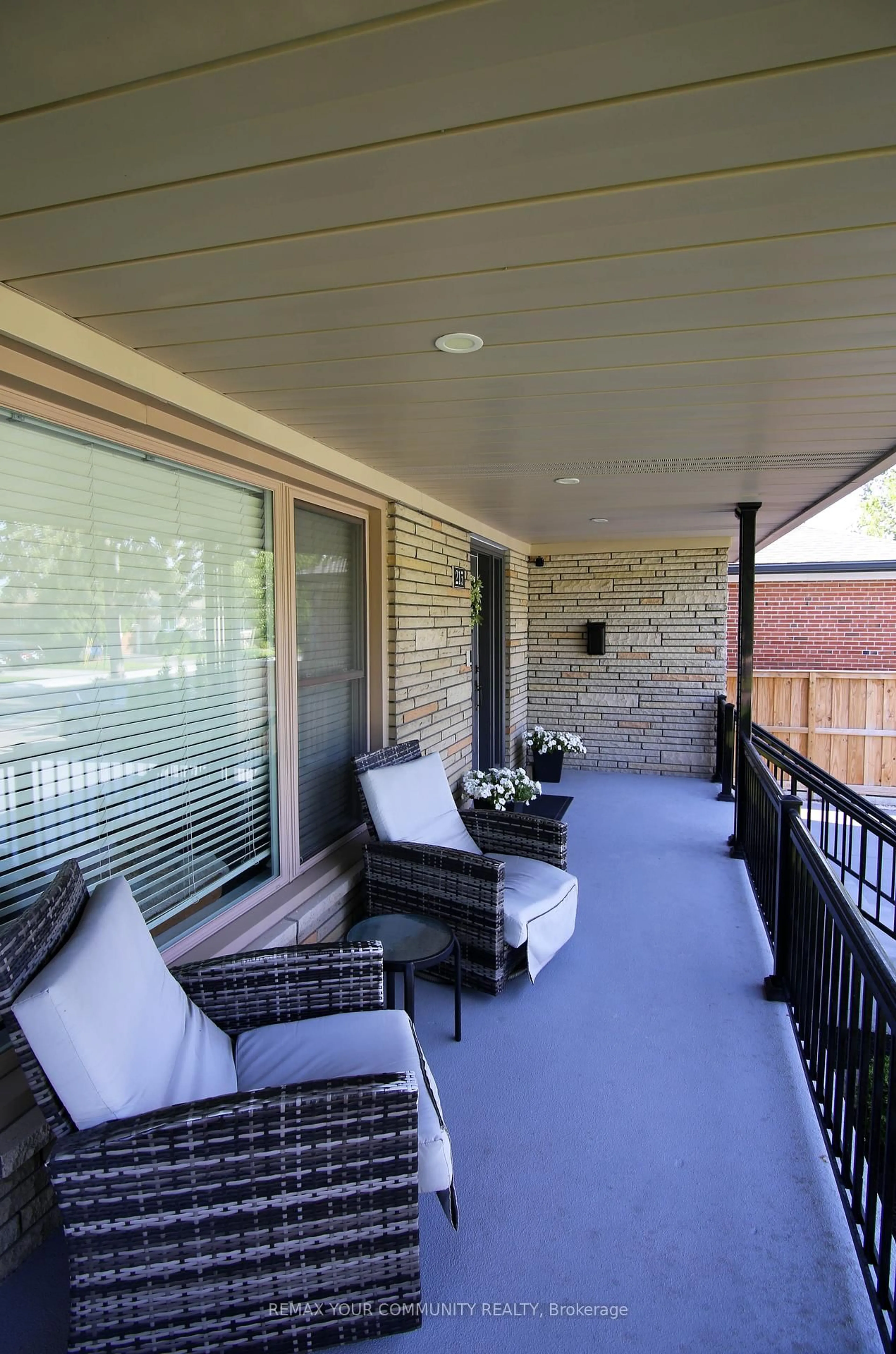 Patio, street for 215 Honiton St, Toronto Ontario M3H 5N7