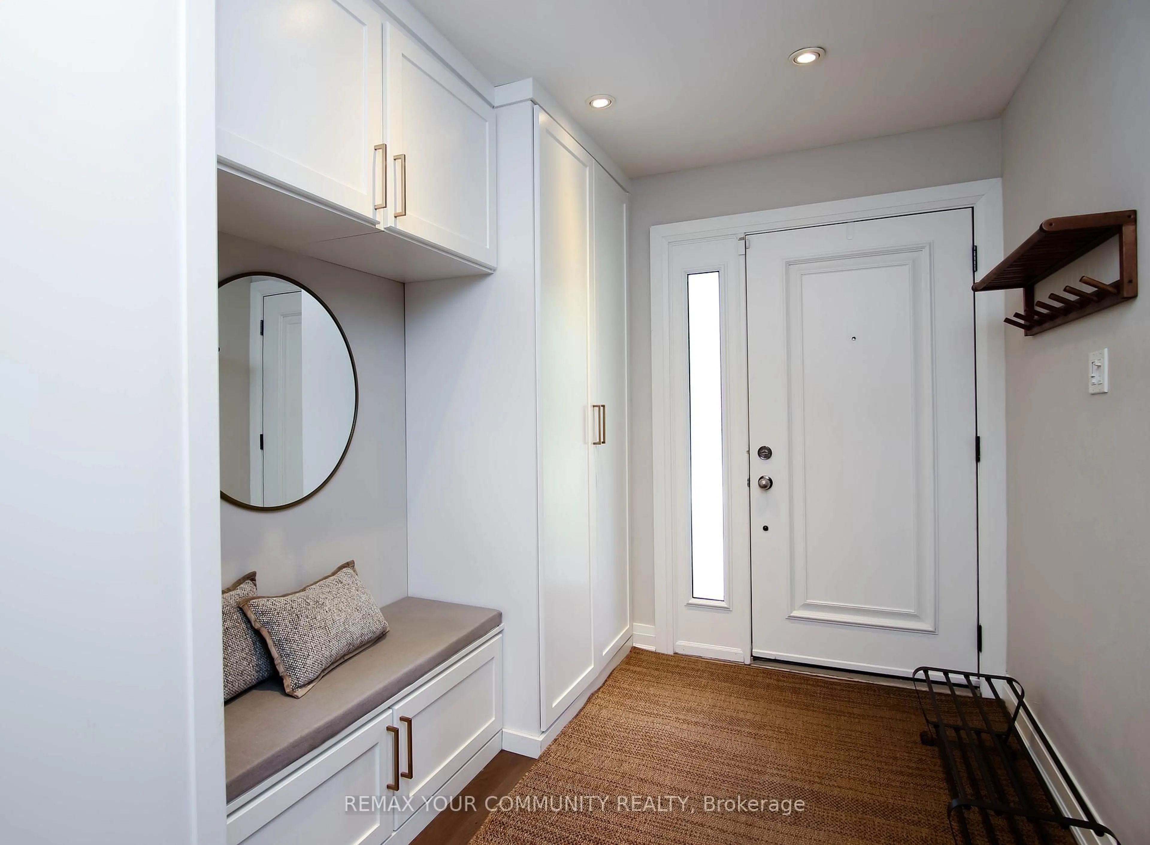 Indoor entryway for 215 Honiton St, Toronto Ontario M3H 5N7