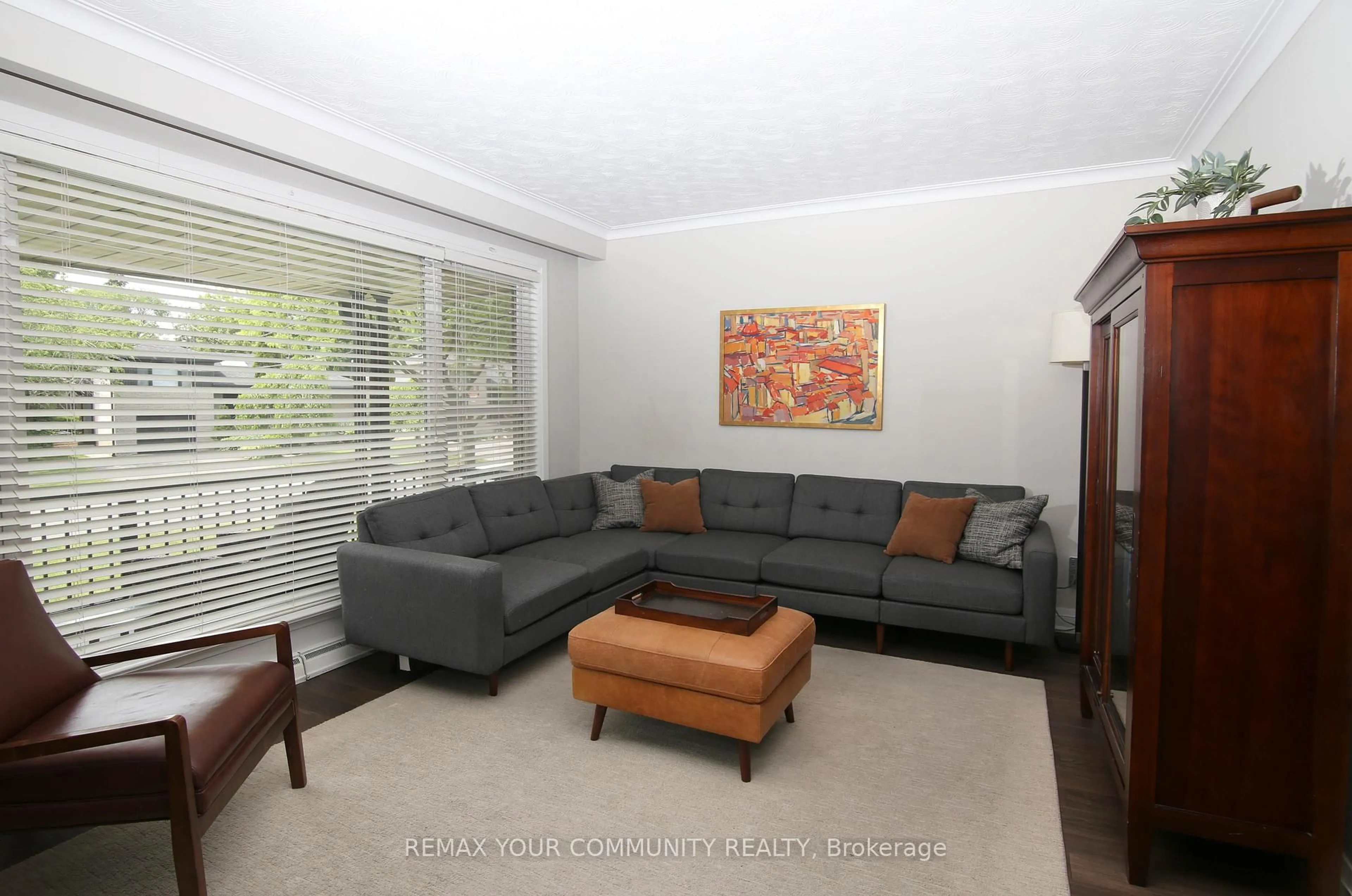 Living room with furniture, unknown for 215 Honiton St, Toronto Ontario M3H 5N7