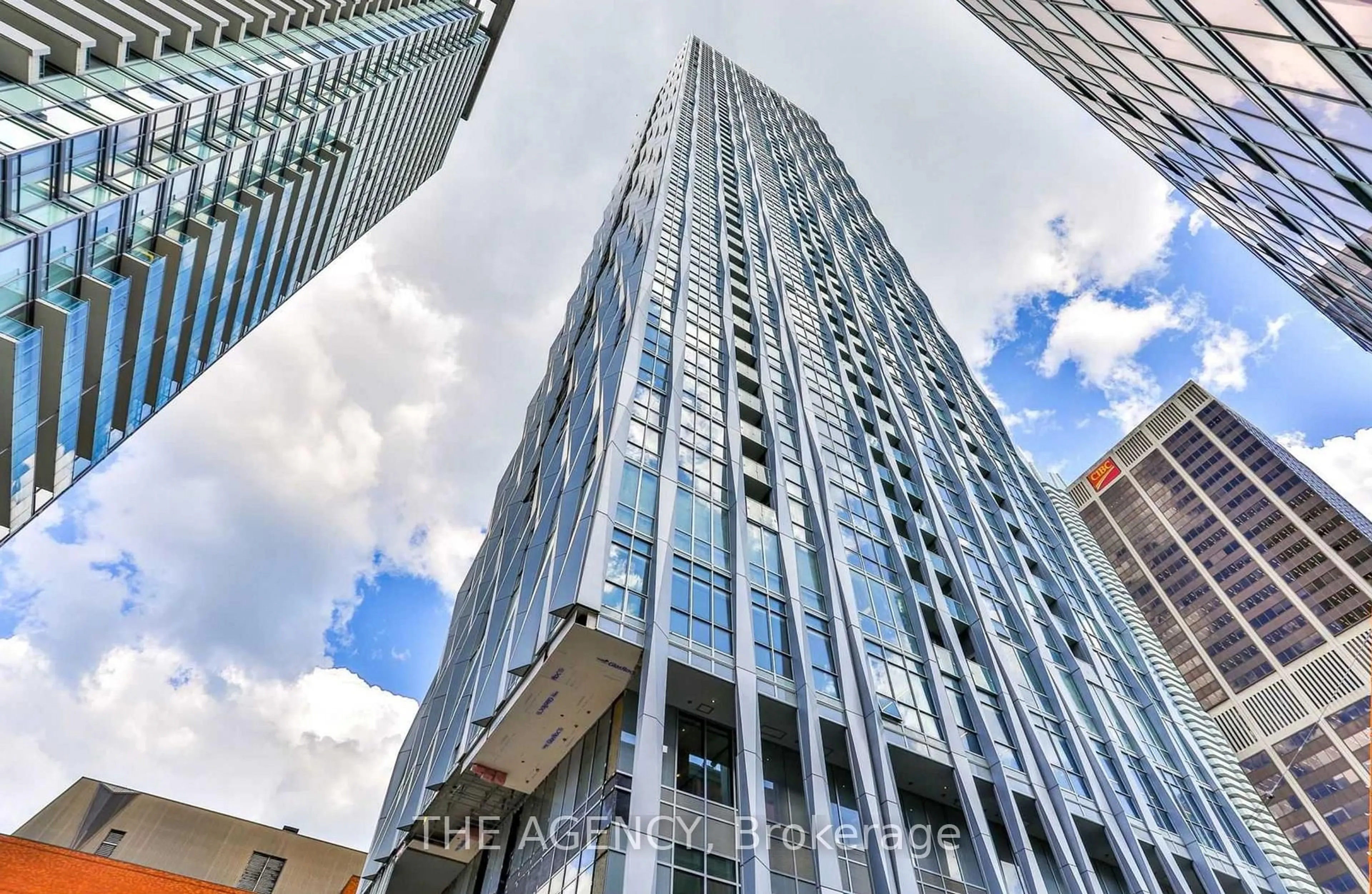 Indoor foyer for 1 Yorkville Ave #711, Toronto Ontario M4W 1L1