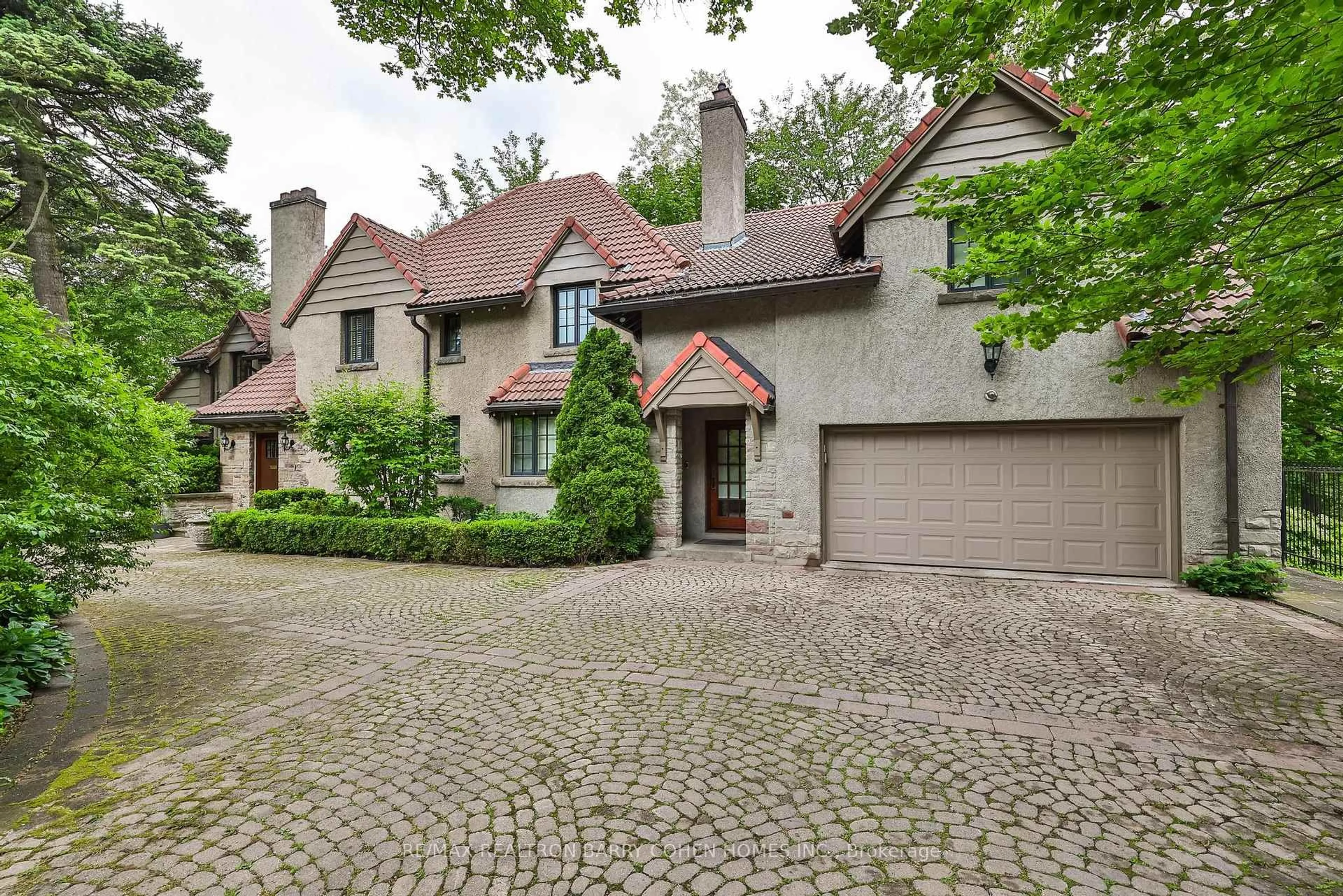 Home with brick exterior material, street for 48 Old Yonge St, Toronto Ontario M2P 1P7
