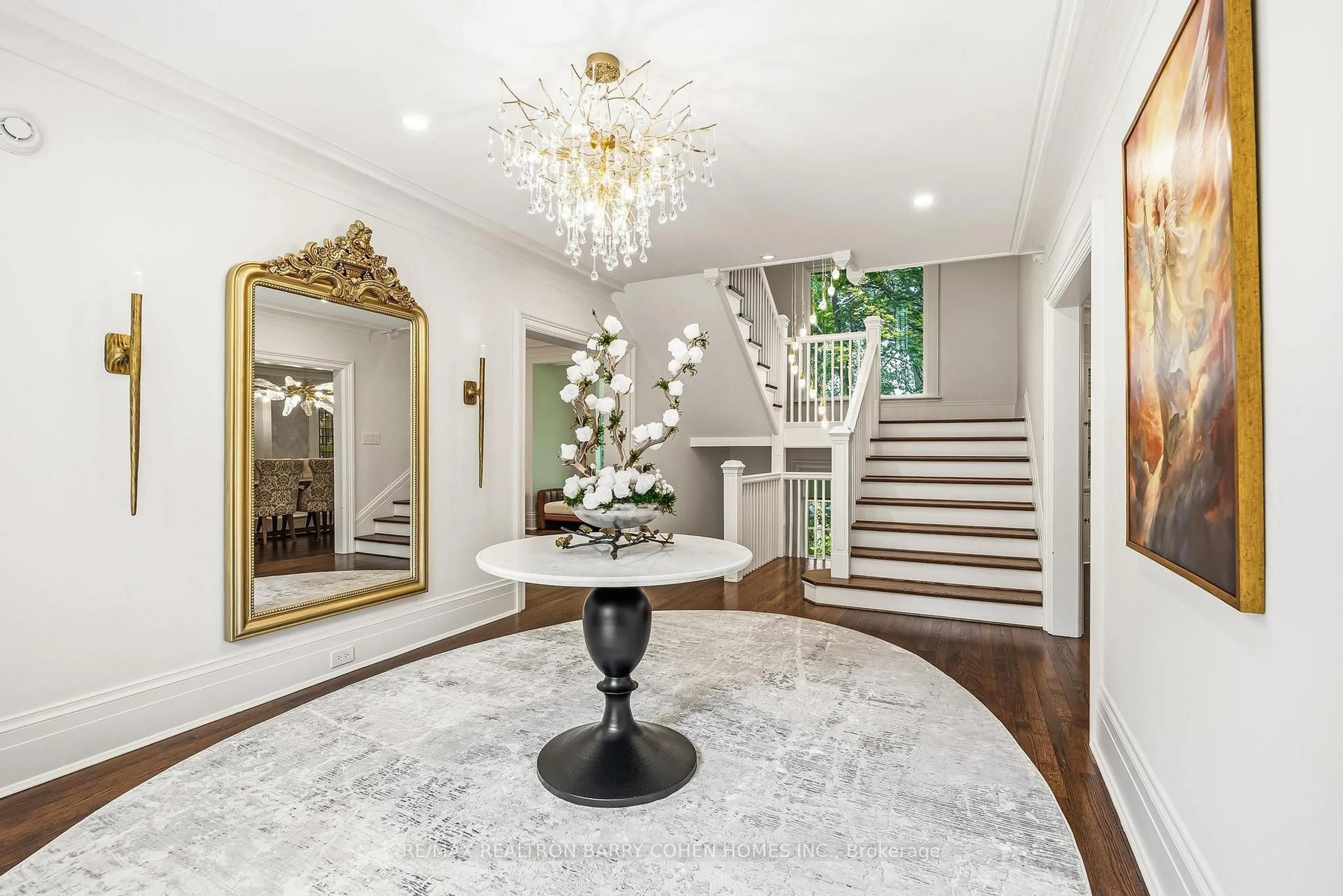 Indoor foyer for 48 Old Yonge St, Toronto Ontario M2P 1P7