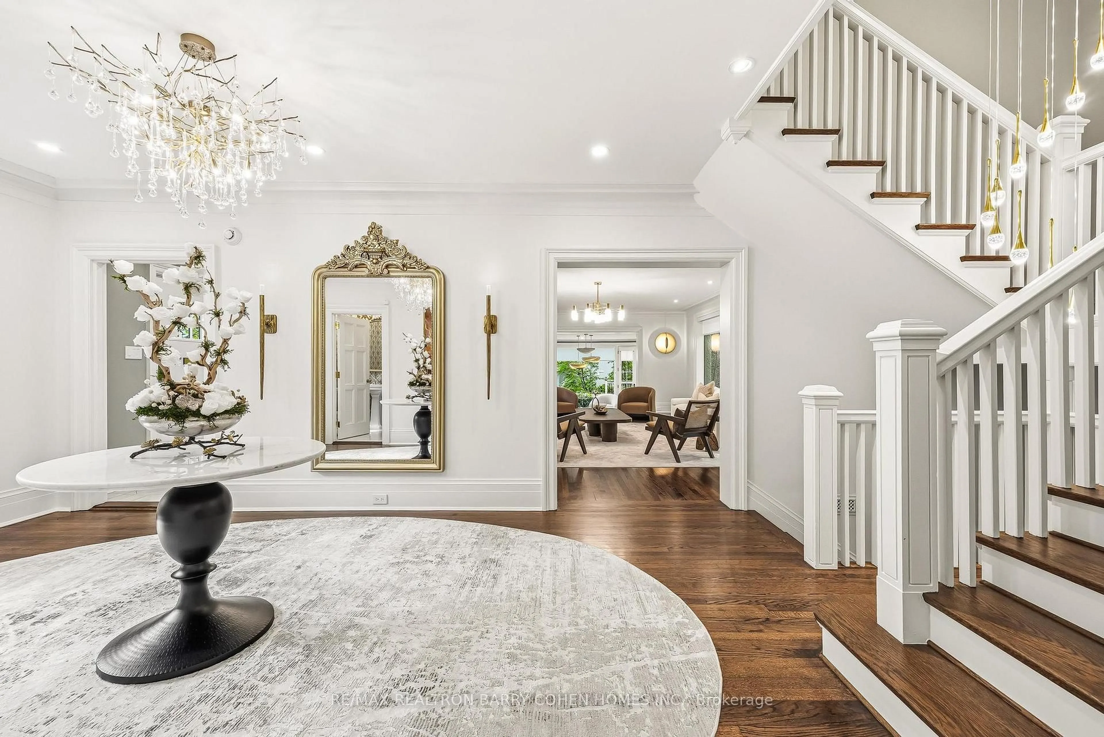 Indoor entryway for 48 Old Yonge St, Toronto Ontario M2P 1P7