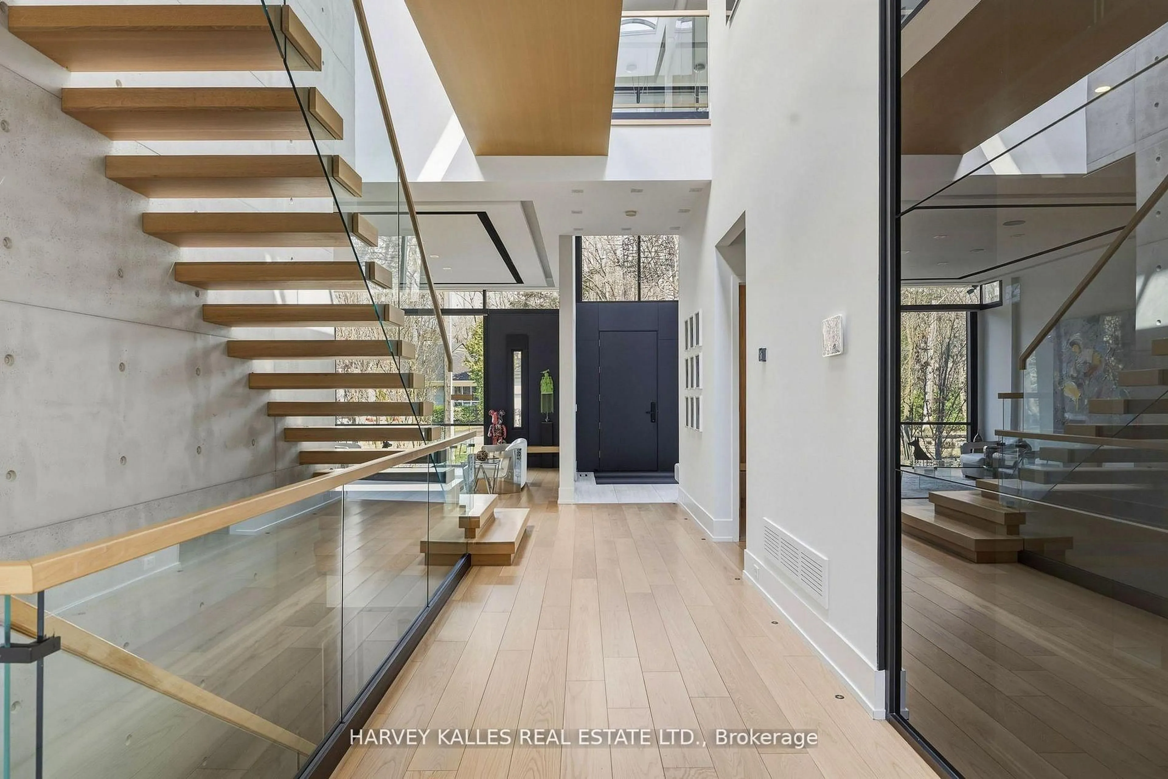 Indoor entryway for 12 Winton Rd, Toronto Ontario M4N 3E3