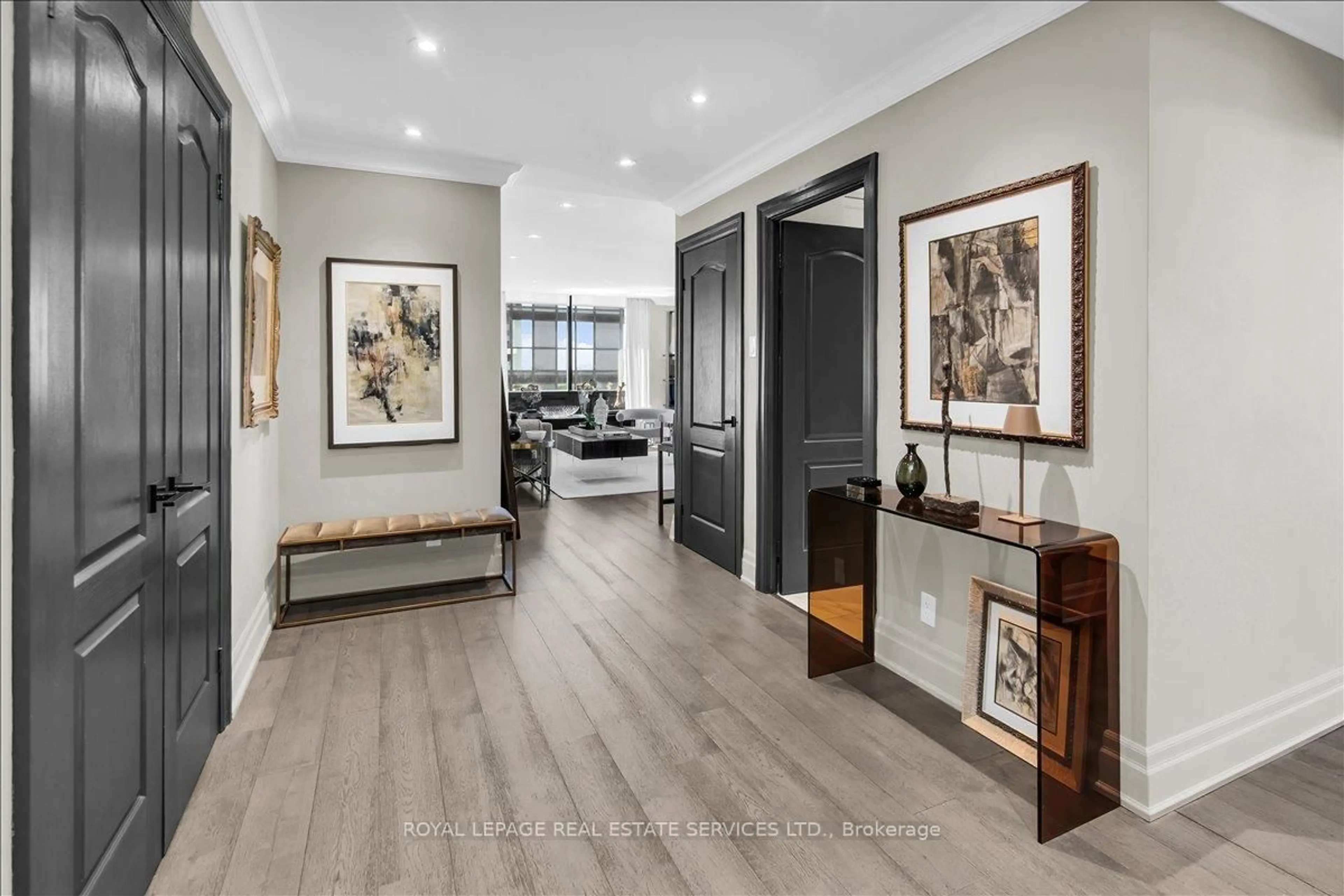 Indoor entryway for 619 Avenue Rd #1104, Toronto Ontario M4V 2K6