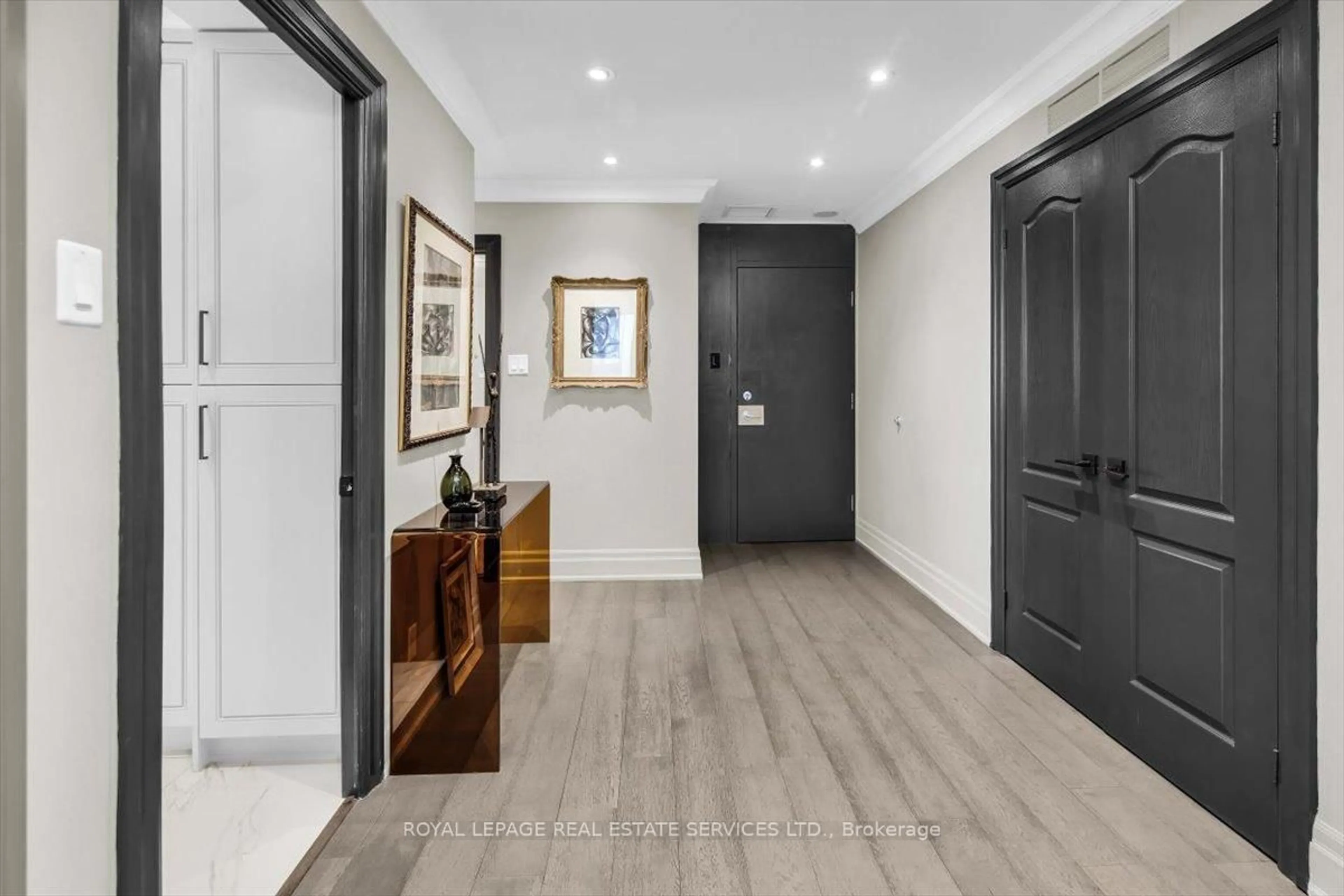 Indoor entryway for 619 Avenue Rd #1104, Toronto Ontario M4V 2K6