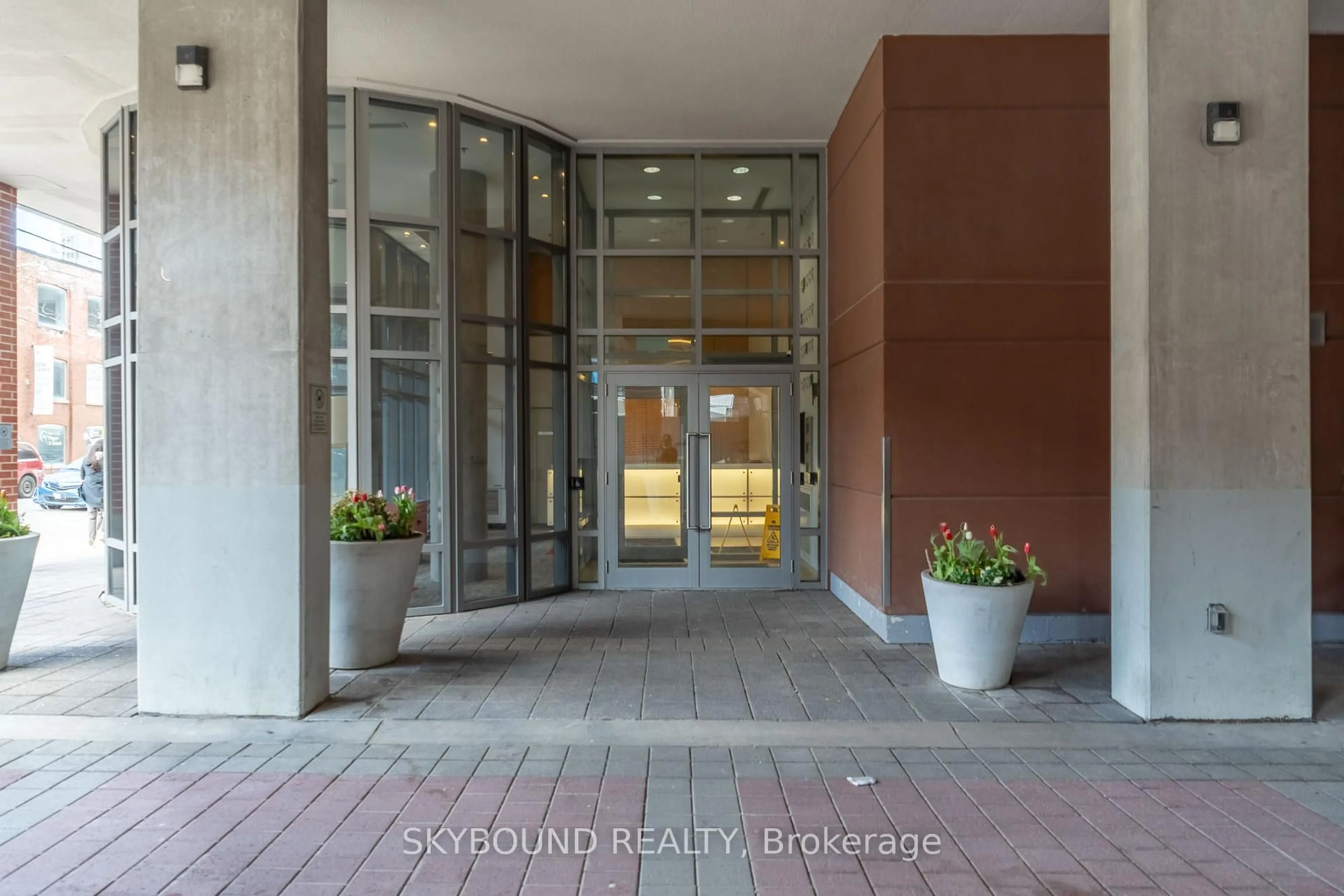 Indoor foyer for 255 Richmond St #802, Toronto Ontario M5A 4T7