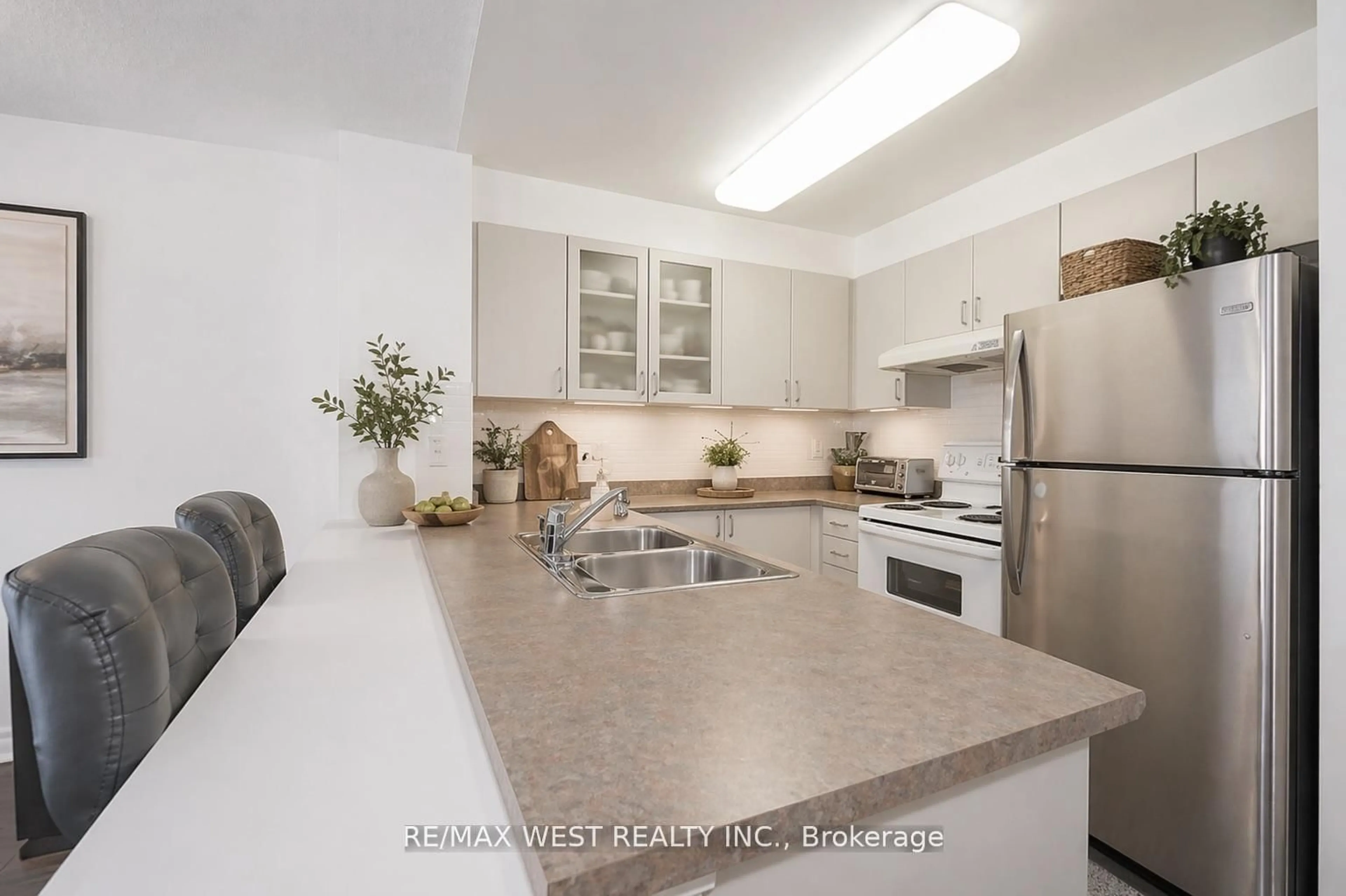 Open concept kitchen, unknown for 188 Doris Ave #1717, Toronto Ontario M2N 6Z5