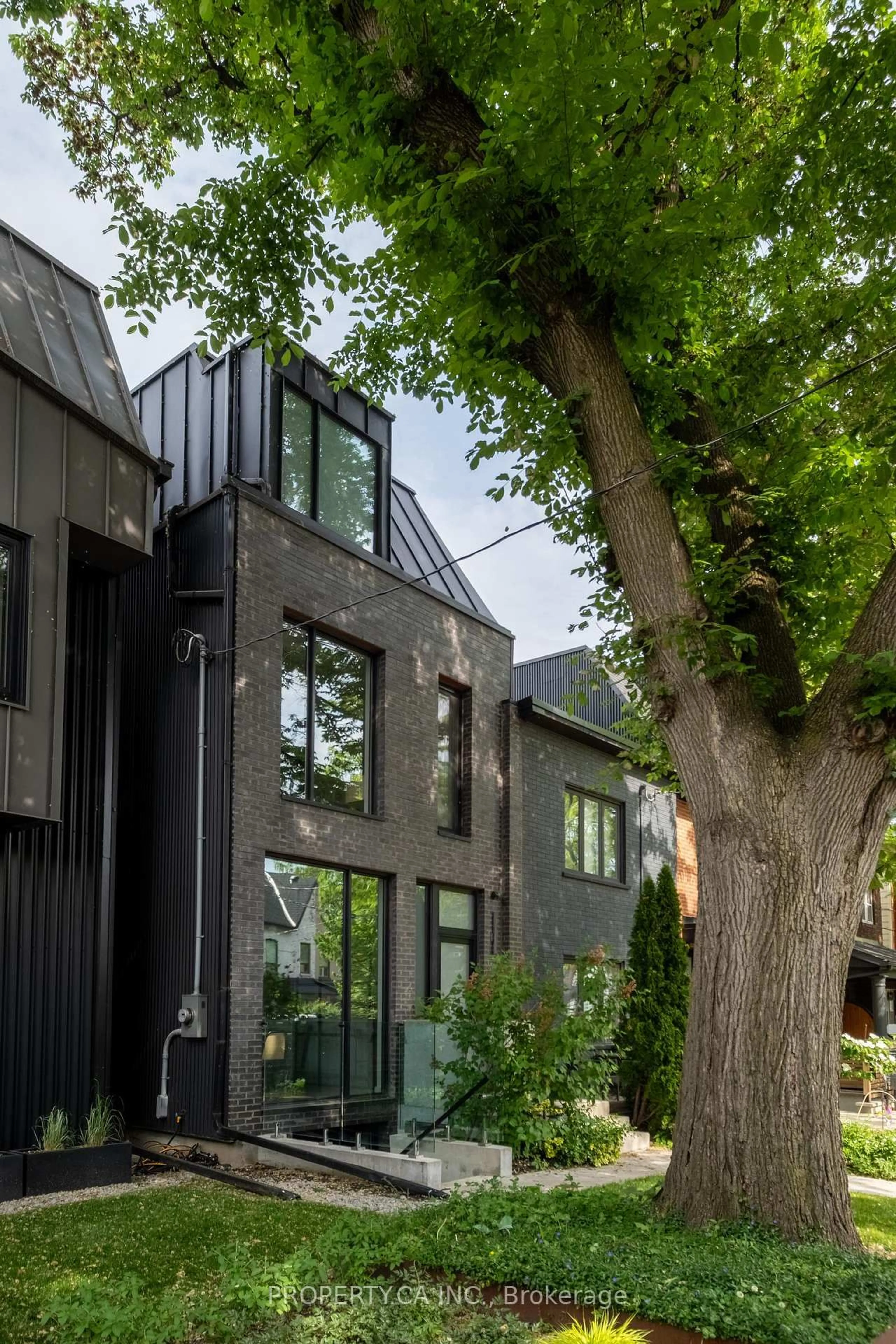 Home with brick exterior material, street for 165 Lisgar St, Toronto Ontario M6J 3G4