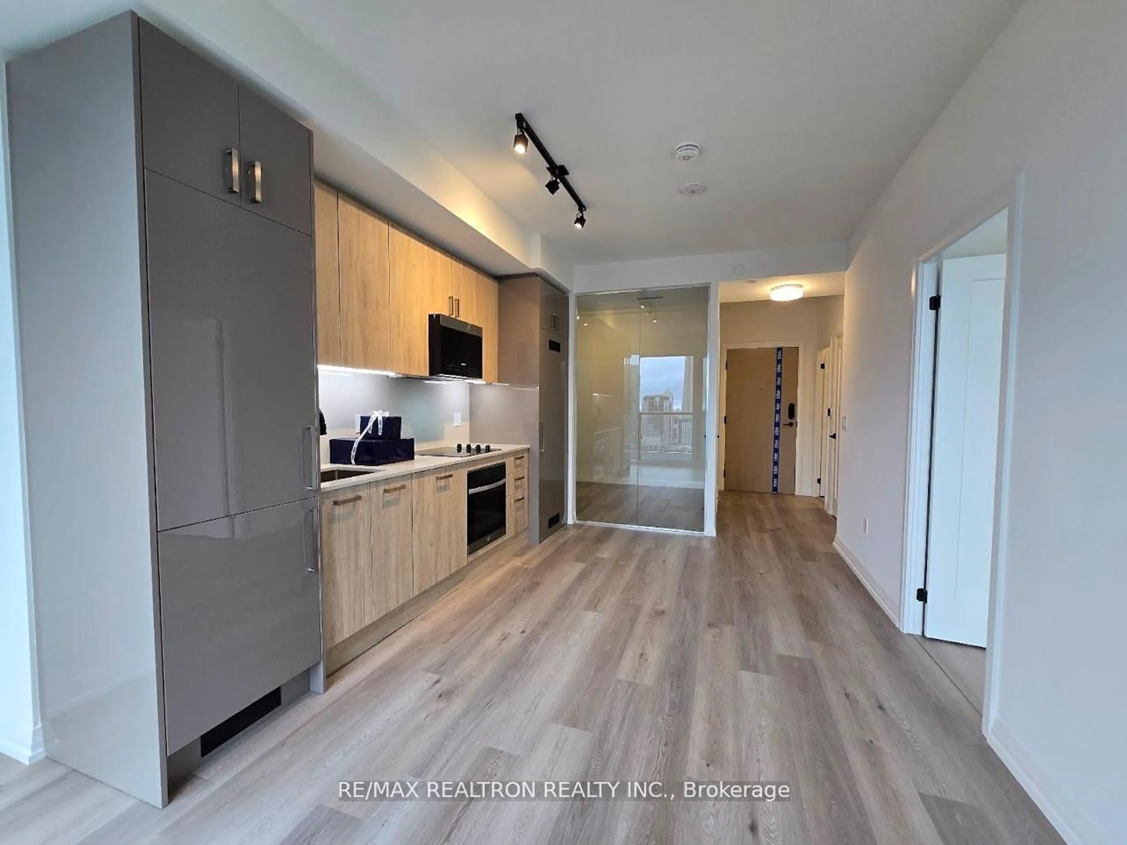 Open concept kitchen, wood/laminate floor for 280 Dundas St #2509, Toronto Ontario M5T 0E3