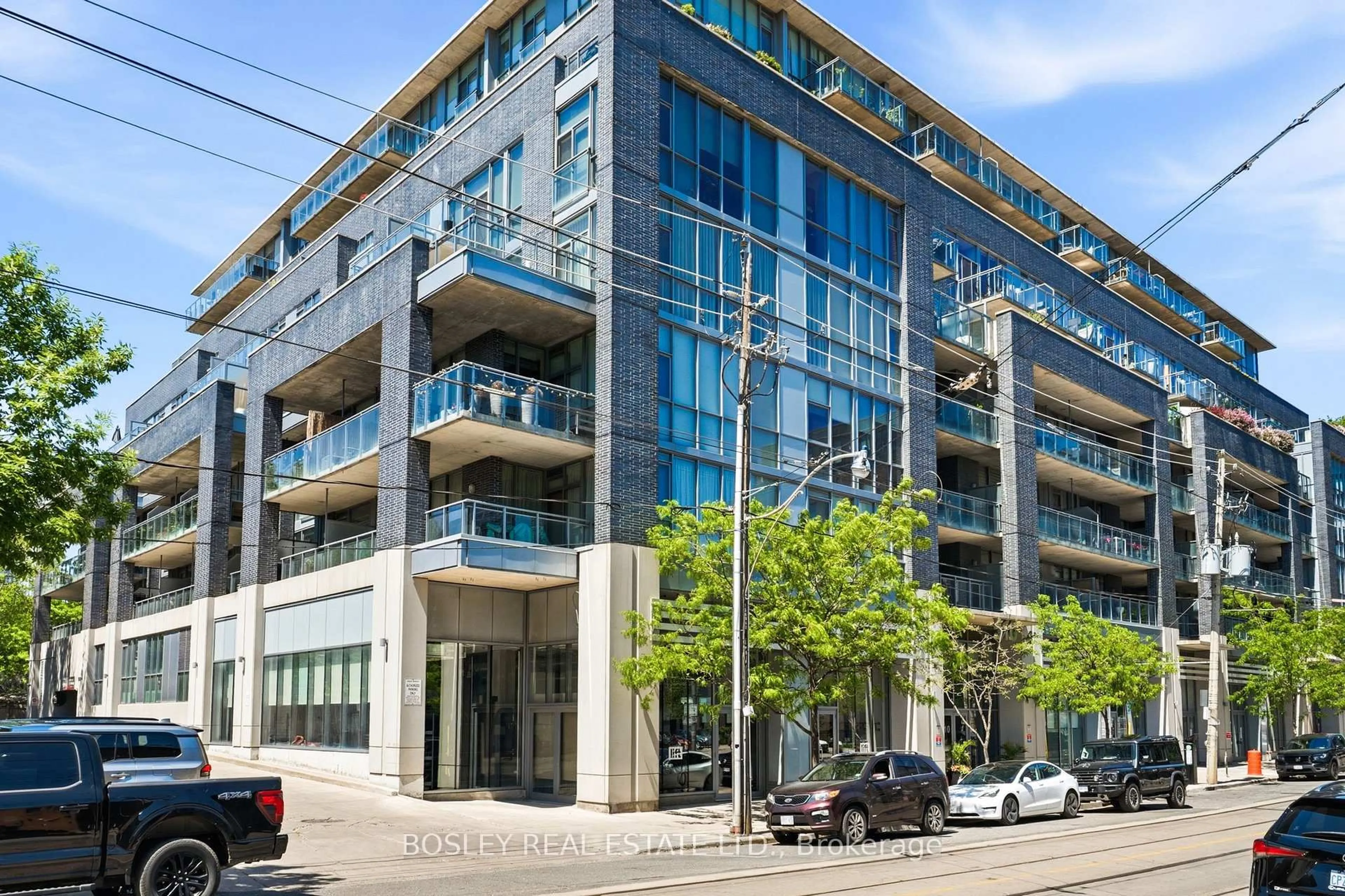 Indoor foyer for 510 King St #109, Toronto Ontario M5A 0E5
