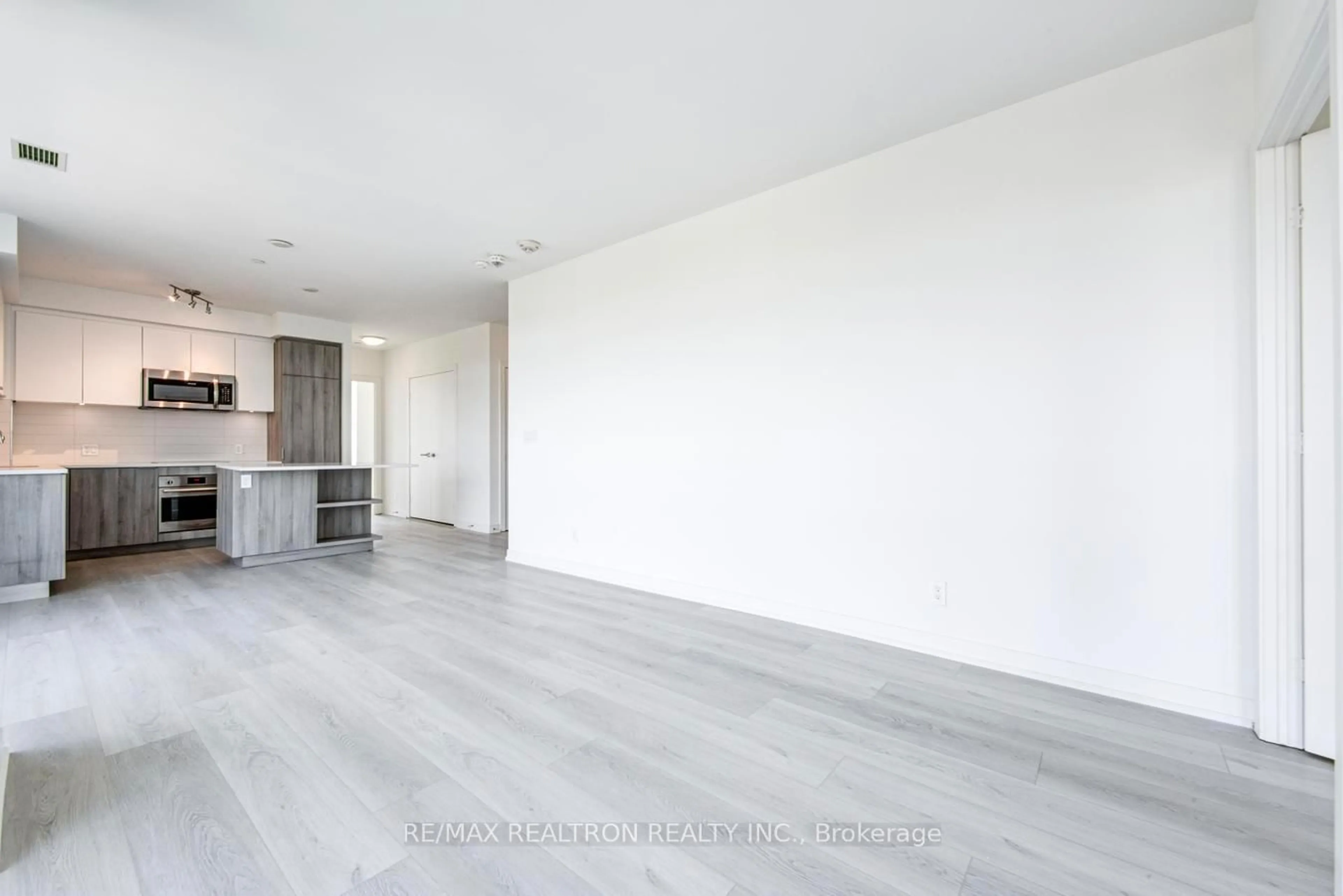 A pic of a room for 223 St Clair Ave #1106, Toronto Ontario M4V 0A5