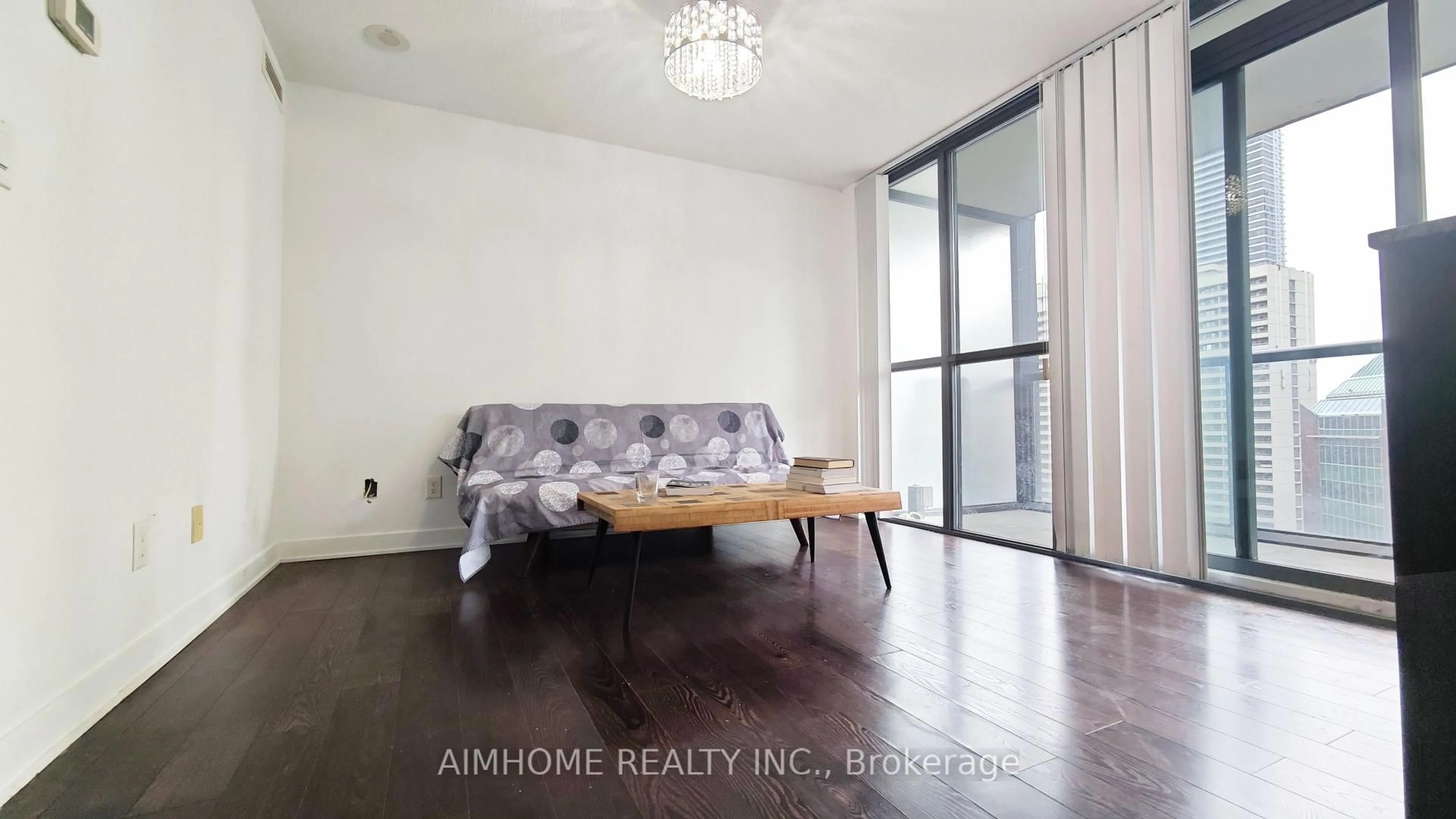A pic of a room for 110 Charles St #1510, Toronto Ontario M4Y 1T5