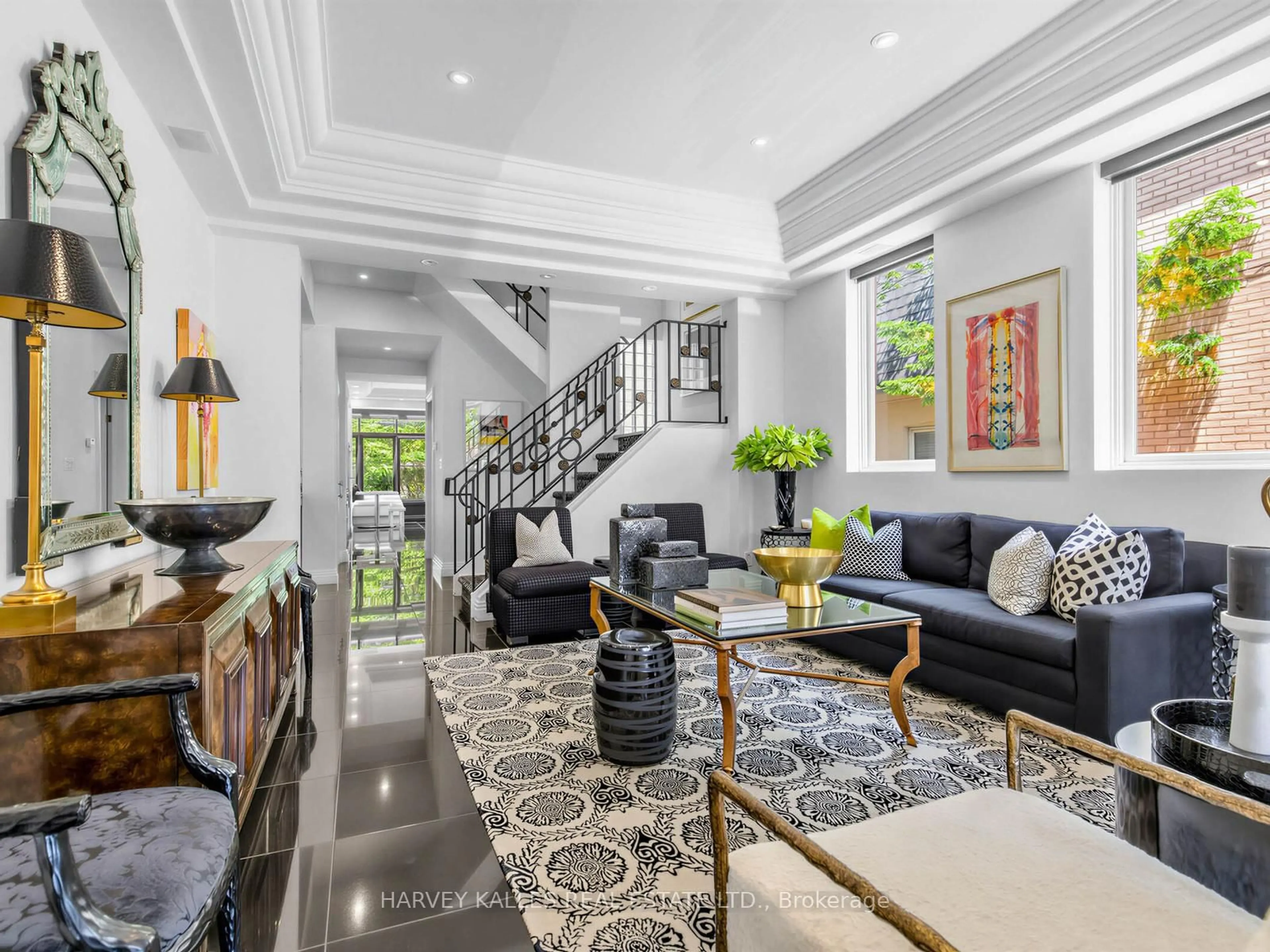Living room with furniture, unknown for 32 Bernard Ave, Toronto Ontario M5R 1R2