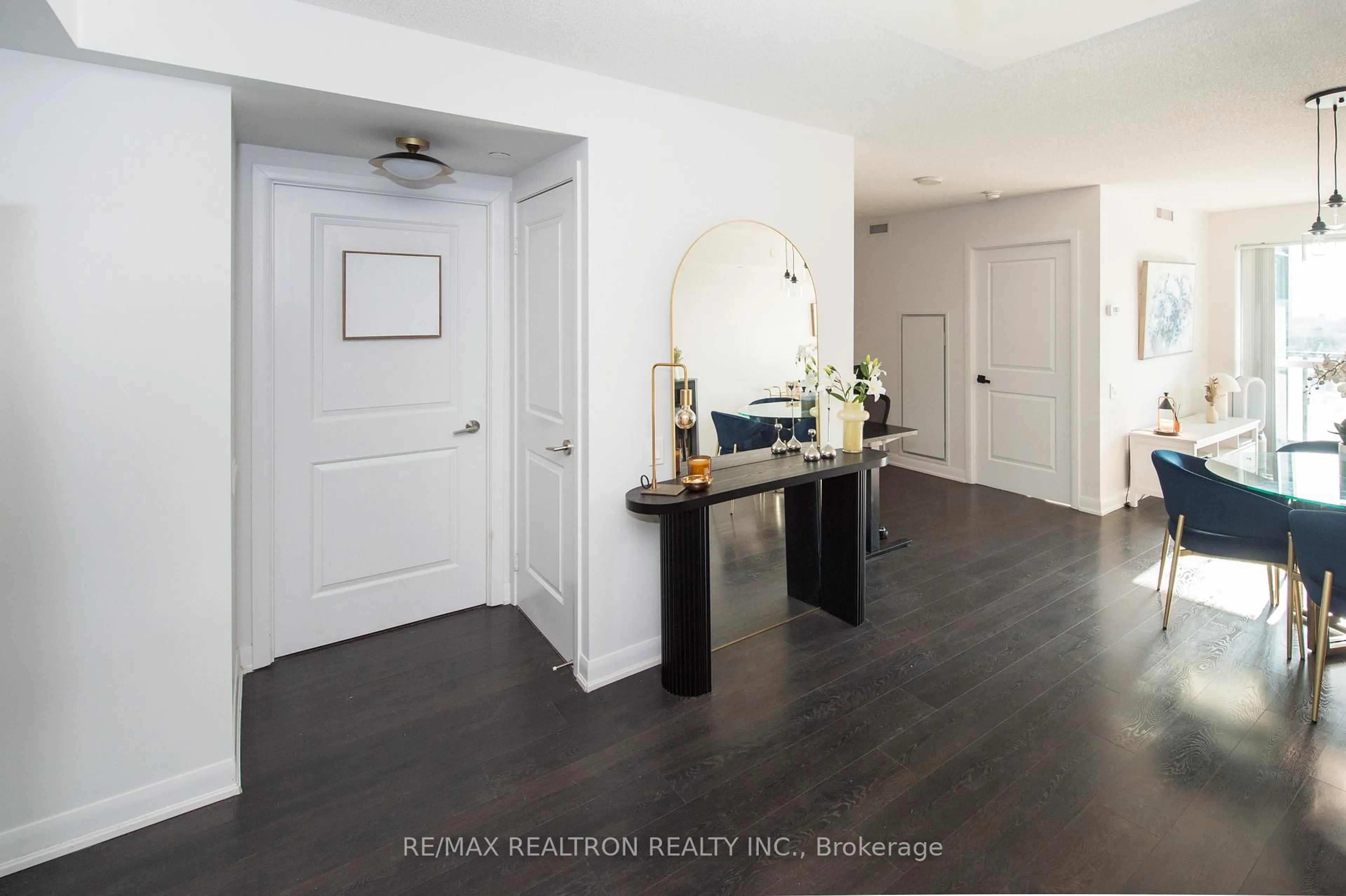Indoor entryway for 5162 Yonge St #1001, Toronto Ontario M2N 0E9