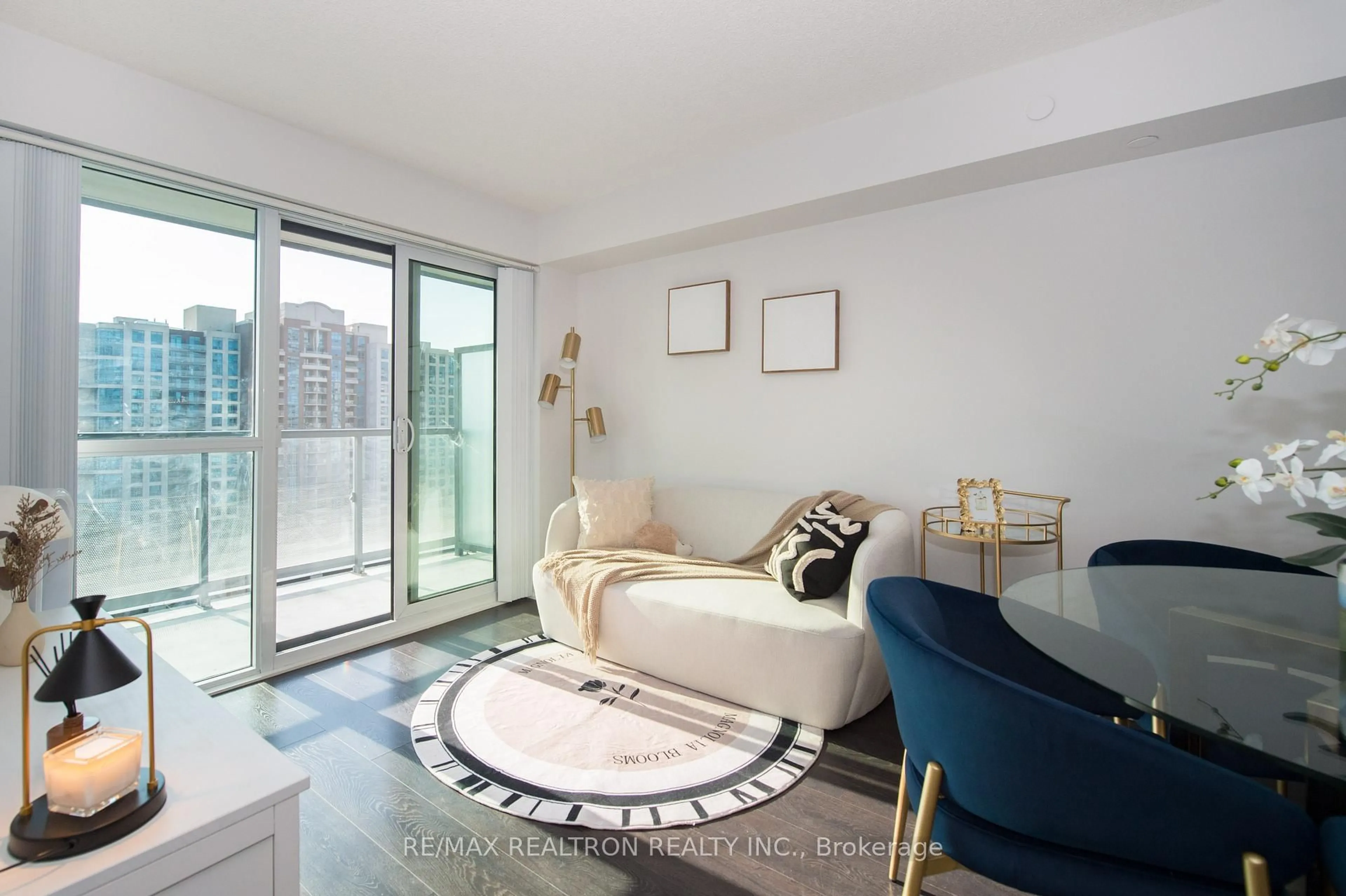 Living room with furniture, unknown for 5162 Yonge St #1001, Toronto Ontario M2N 0E9