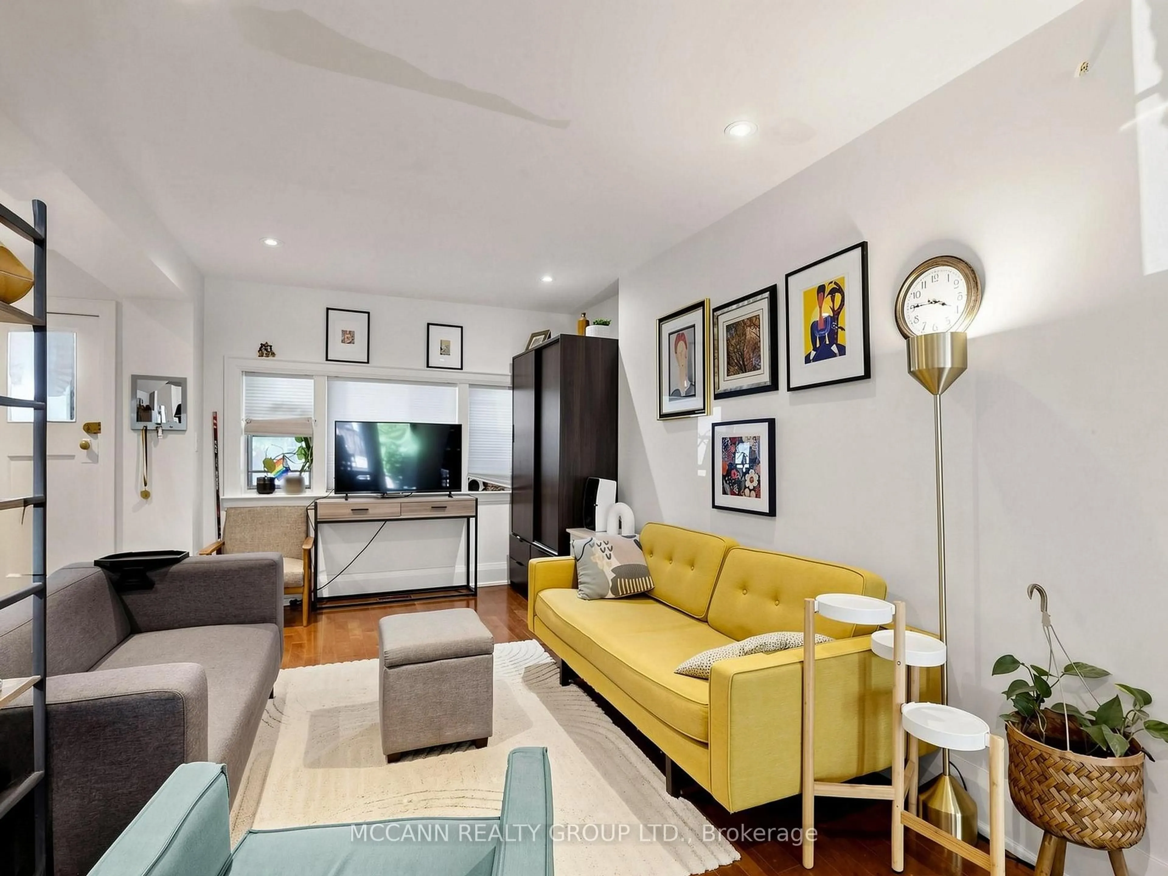 Living room with furniture, unknown for 507 Rushton Rd, Toronto Ontario M6C 2Y4