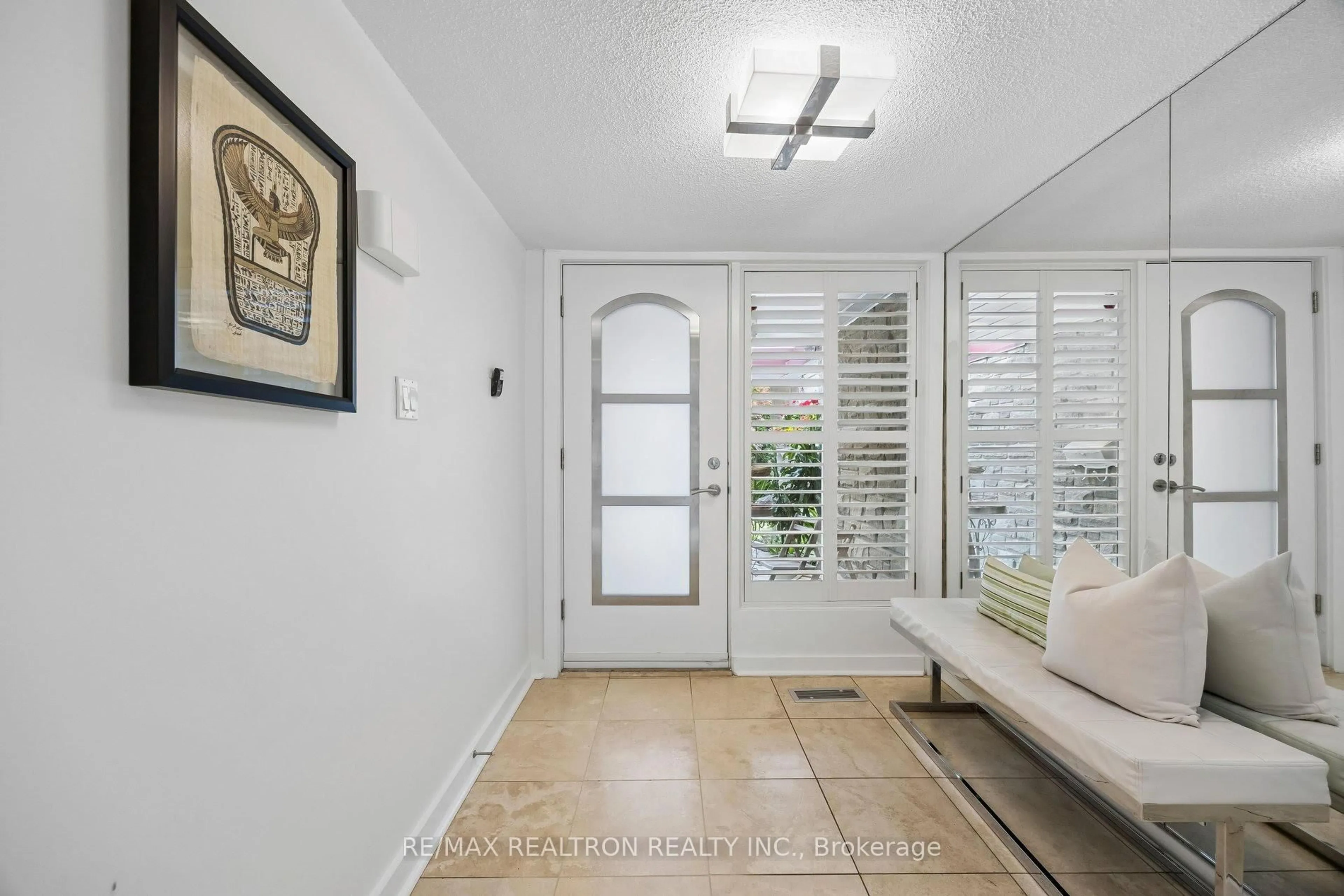 Indoor entryway for 84 Connaught Ave, Toronto Ontario M2M 1G8