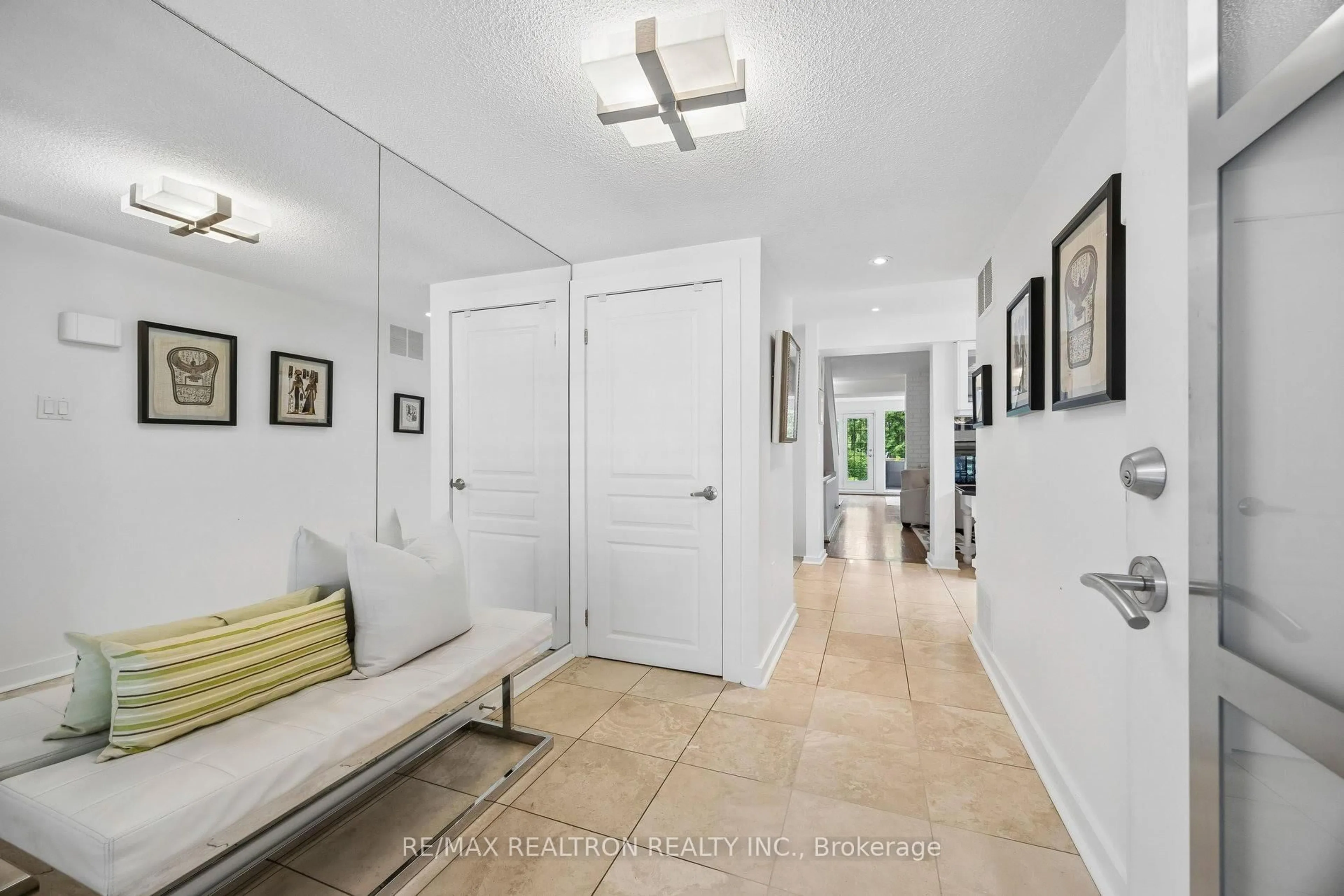 Indoor entryway for 84 Connaught Ave, Toronto Ontario M2M 1G8