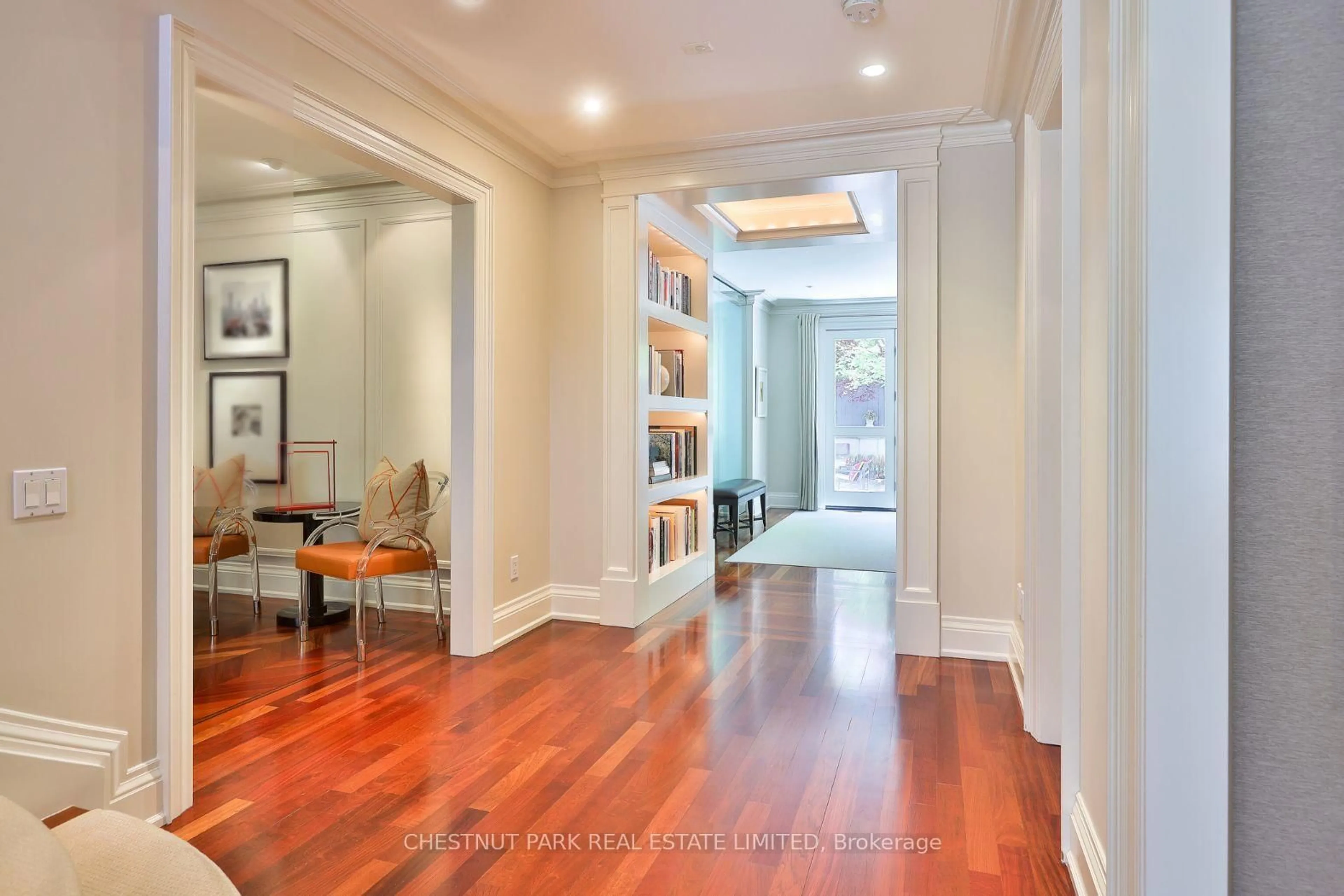 Indoor entryway for 15 Alexandra Wood, Toronto Ontario M5N 2S2