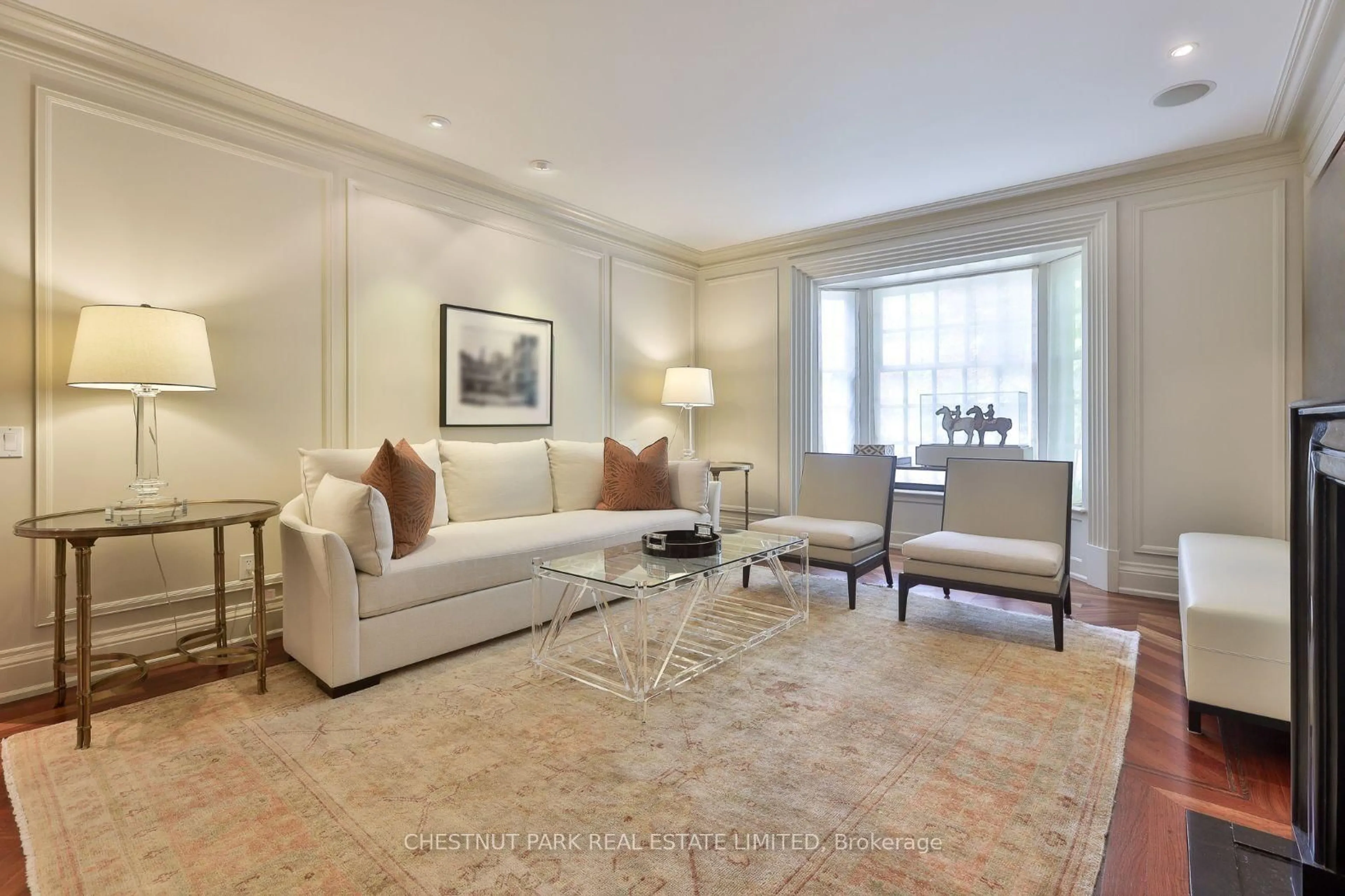Living room with furniture, carpet floor for 15 Alexandra Wood, Toronto Ontario M5N 2S2