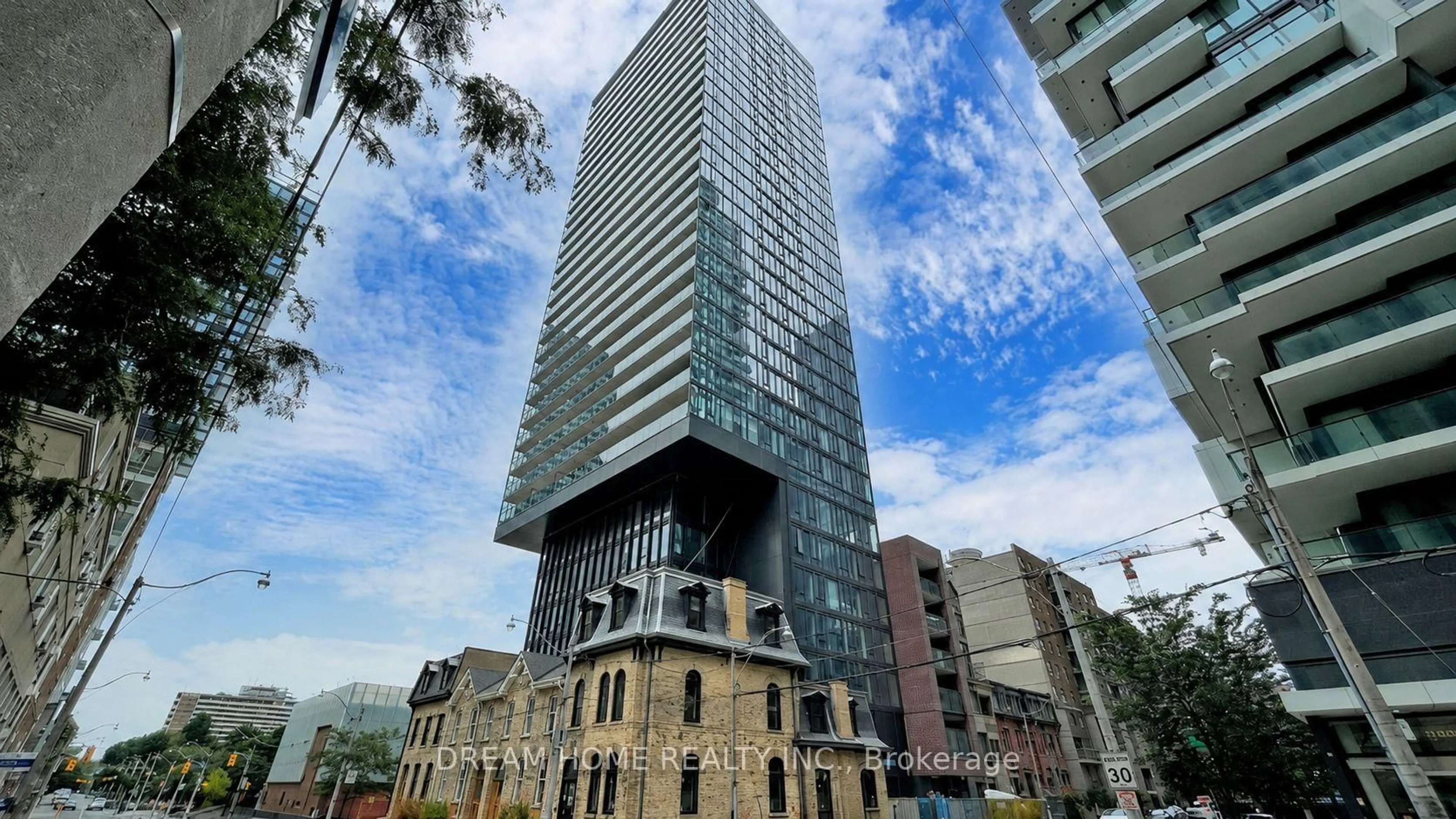 Indoor foyer for 47 Mutual St #2808, Toronto Ontario M5B 0C6