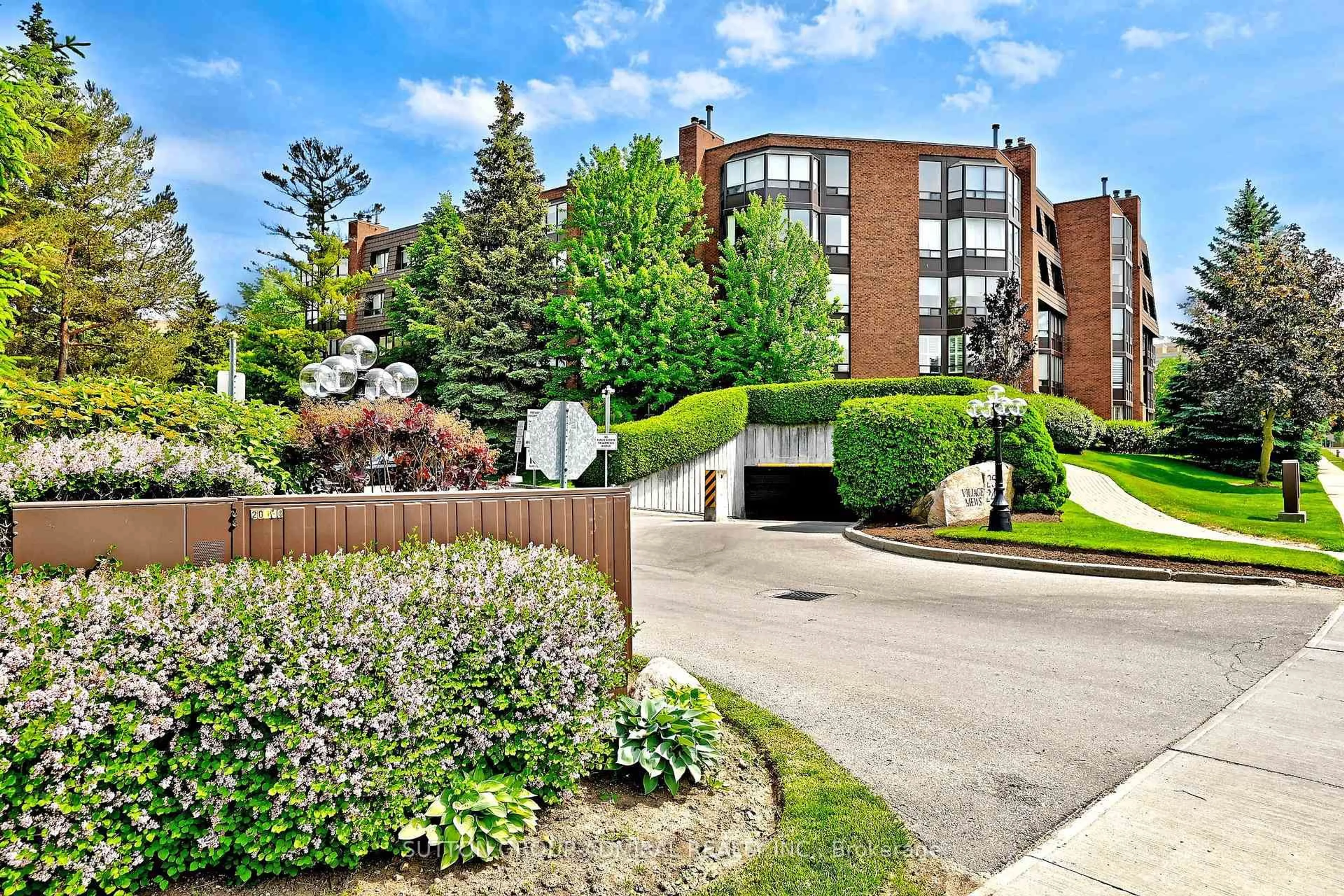 Patio, street for 255 The Donway West #321, Toronto Ontario M3B 3M3