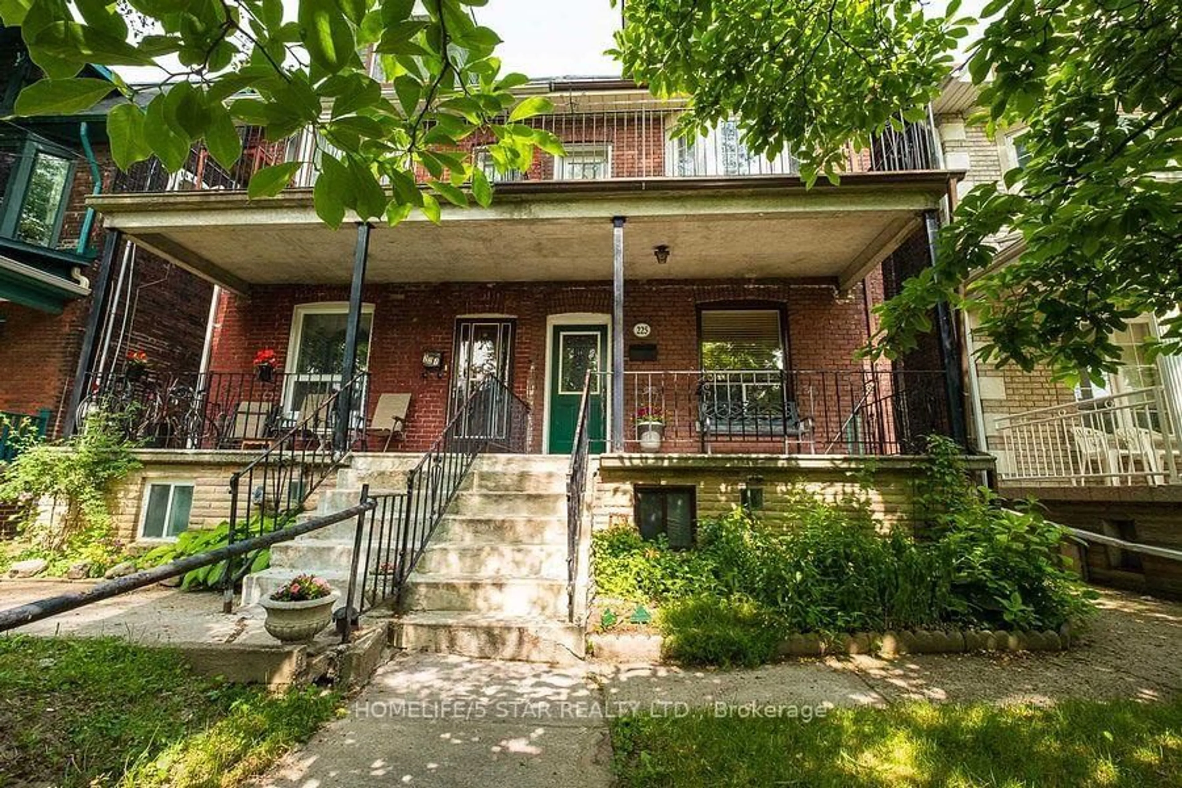 Patio, street for 225 GRACE St, Toronto Ontario M6G 3A7