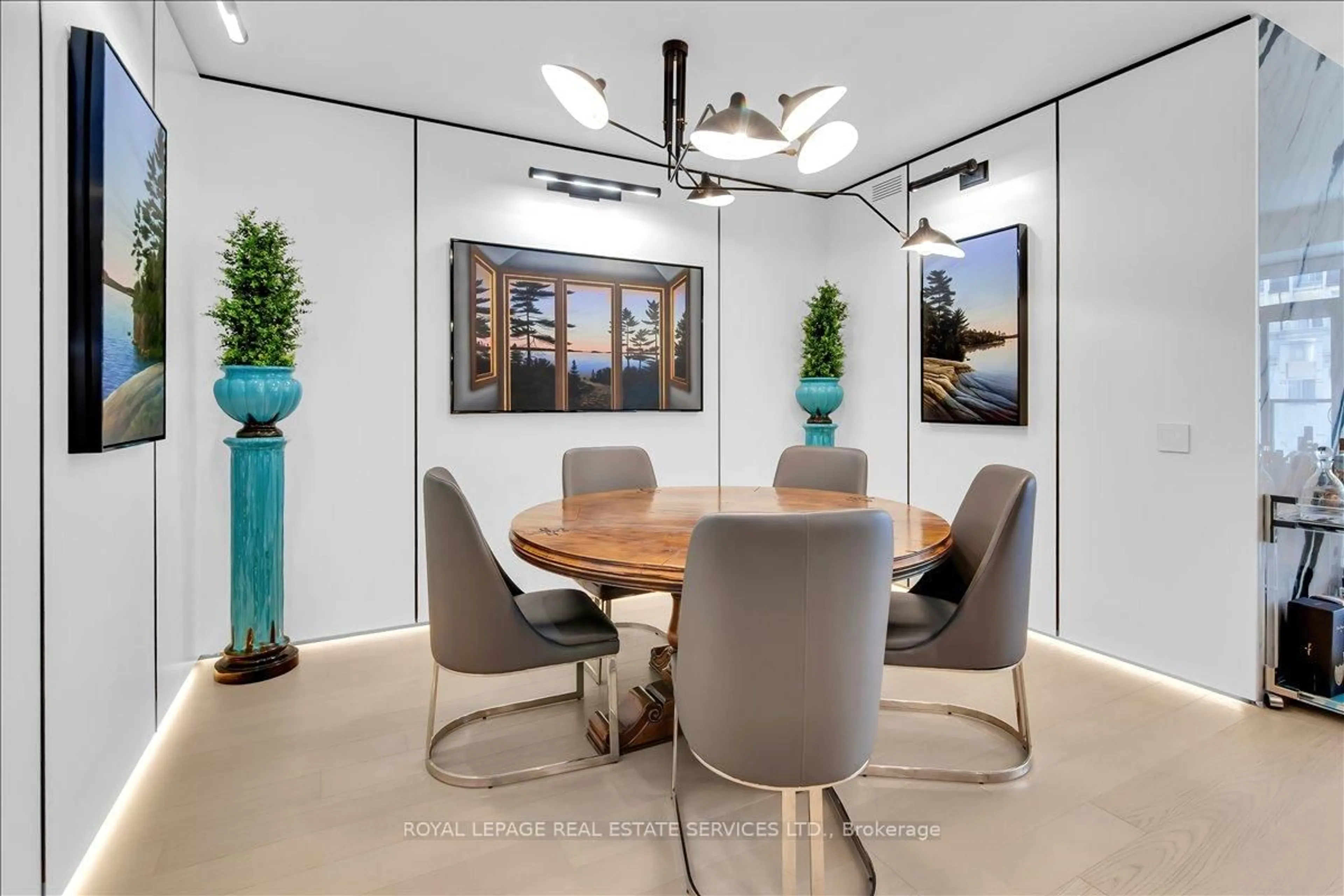 Dining room, ceramic/tile floor for 6 Jackes Ave #606, Toronto Ontario M4T 0A5