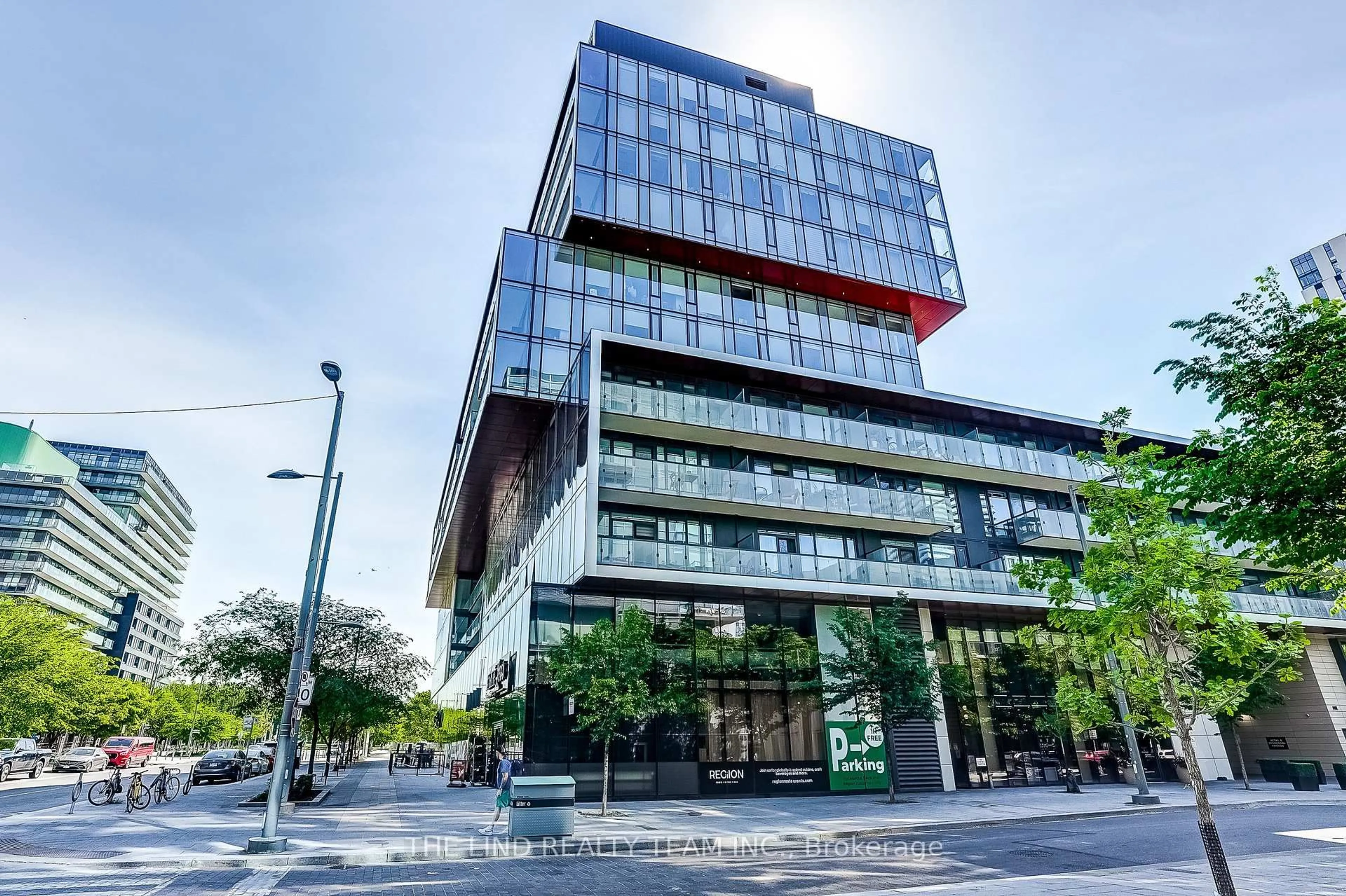 Indoor foyer for 35 Rolling Mills Rd #527, Toronto Ontario M5A 0V6