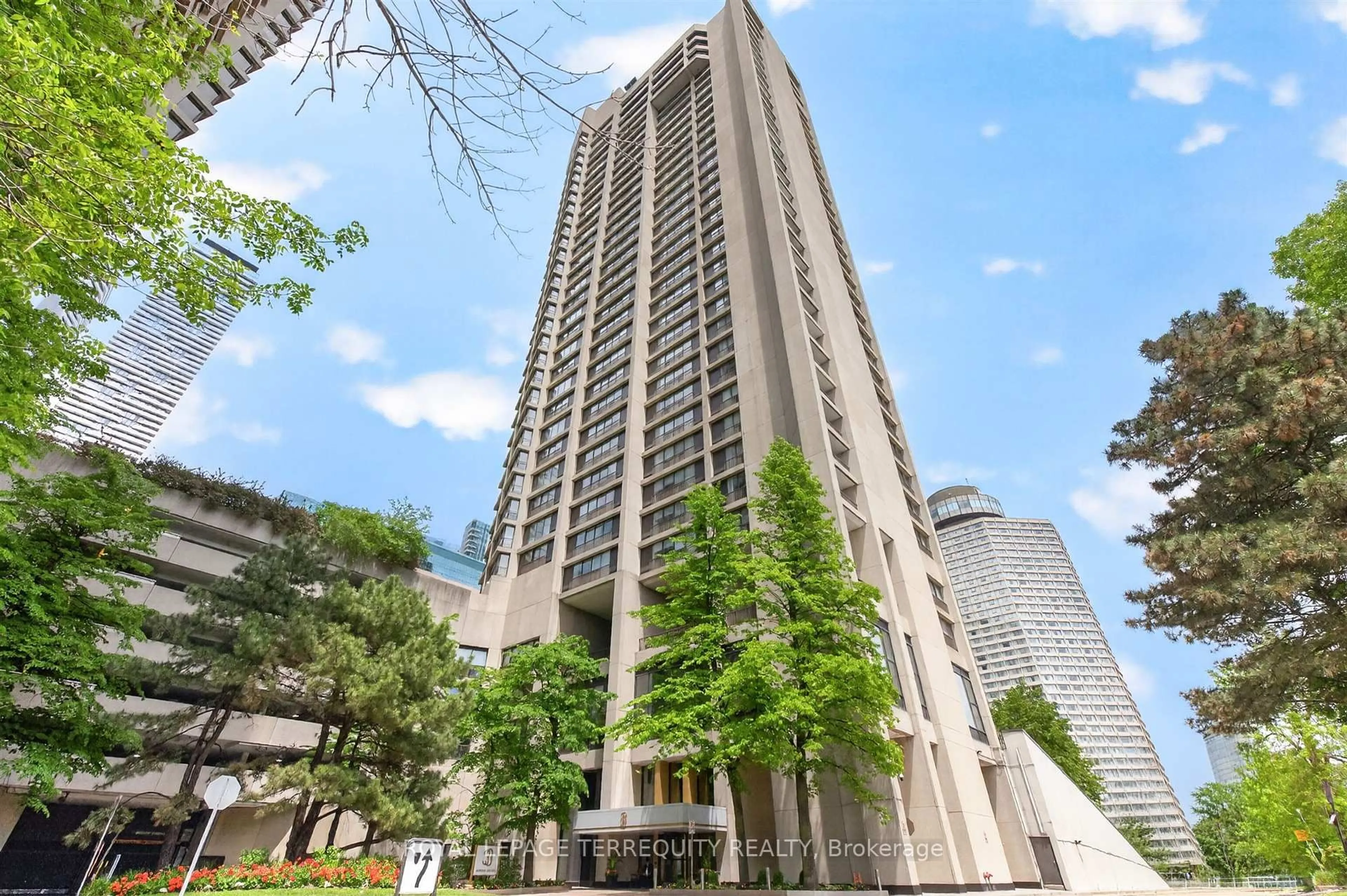 Unknown for 33 Harbour Sq #2432, Toronto Ontario M5J 2G2