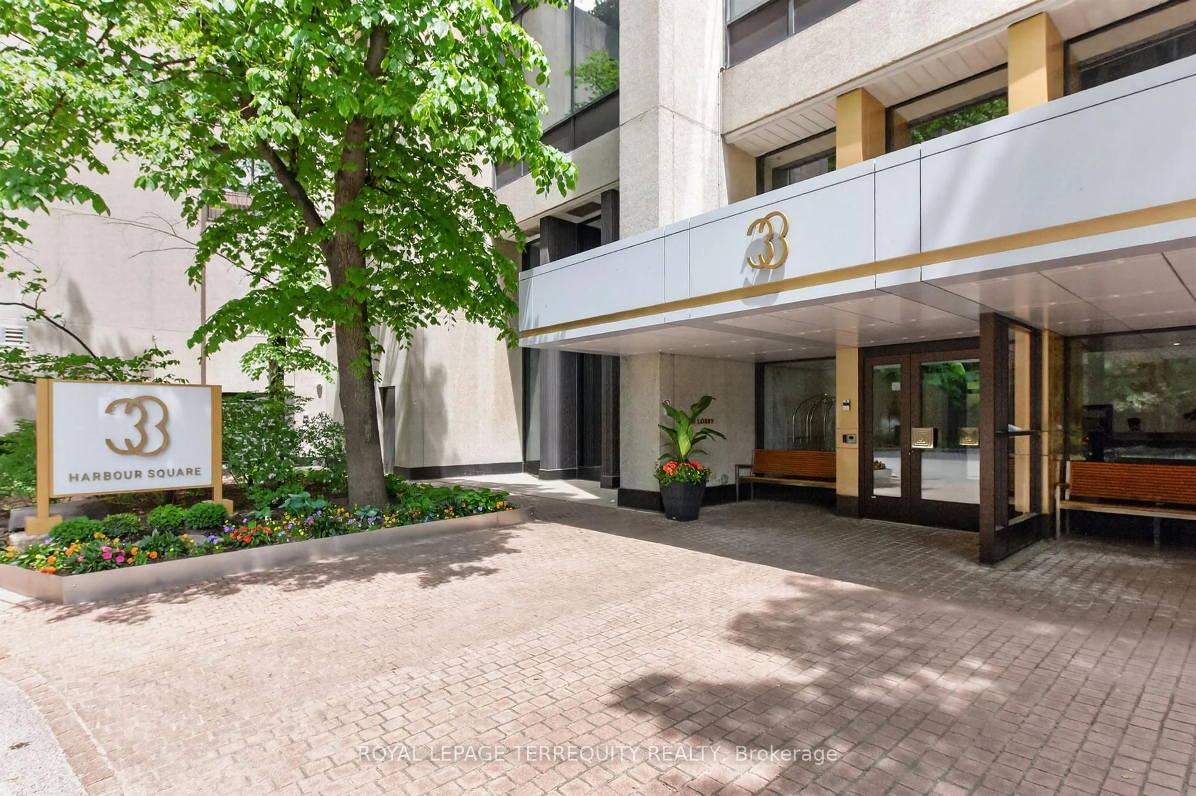 Indoor foyer for 33 Harbour Sq #2432, Toronto Ontario M5J 2G2