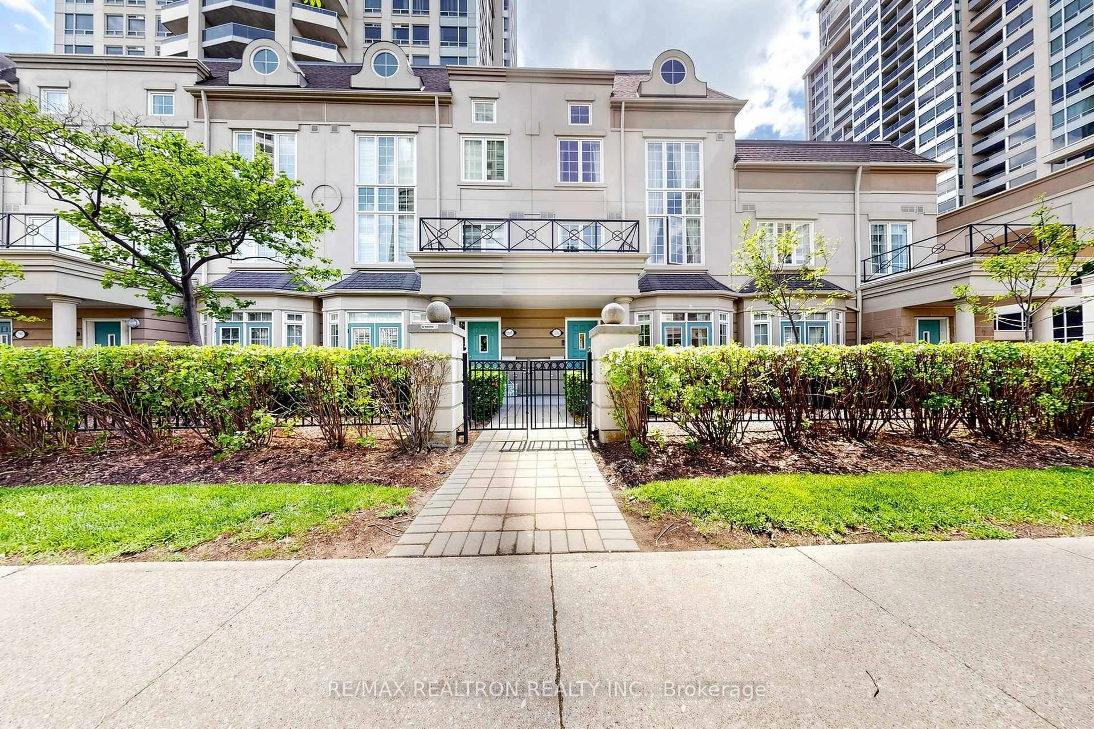 Patio, street for 3 Rean Dr #Th16, Toronto Ontario M2K 3C2