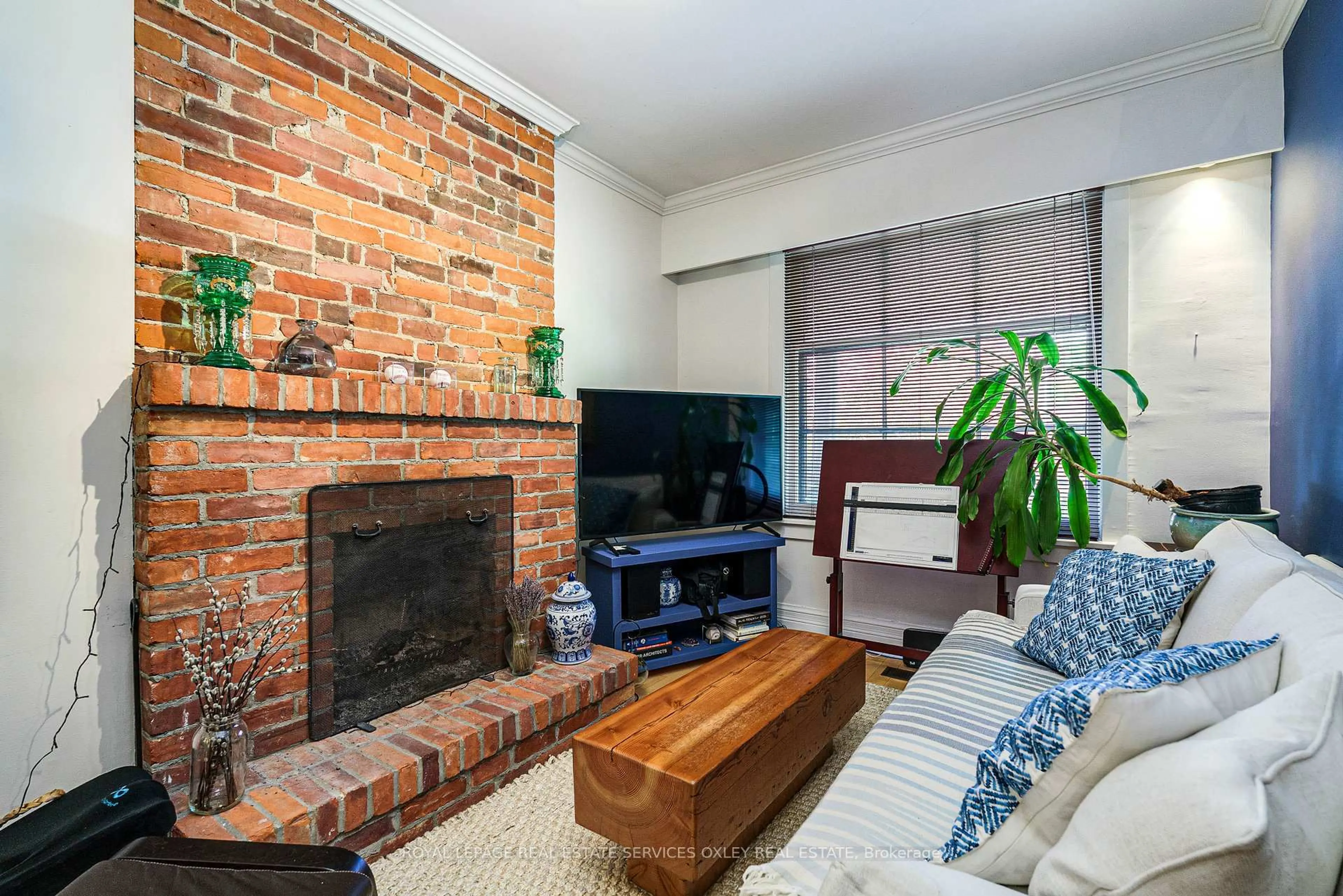 Living room with furniture, unknown for 75 Dupont St, Toronto Ontario M5R 1V3