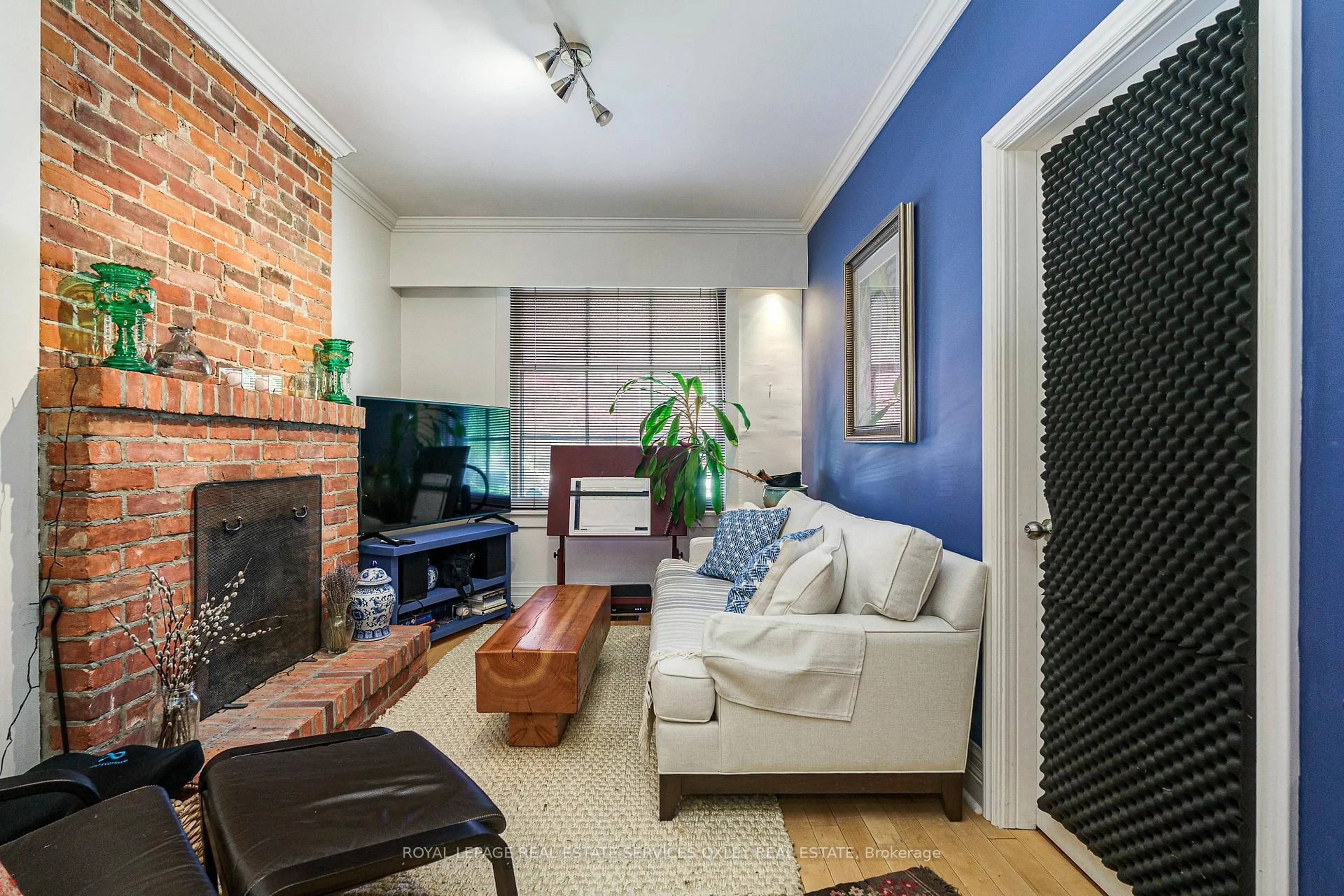 Living room with furniture, unknown for 75 Dupont St, Toronto Ontario M5R 1V3