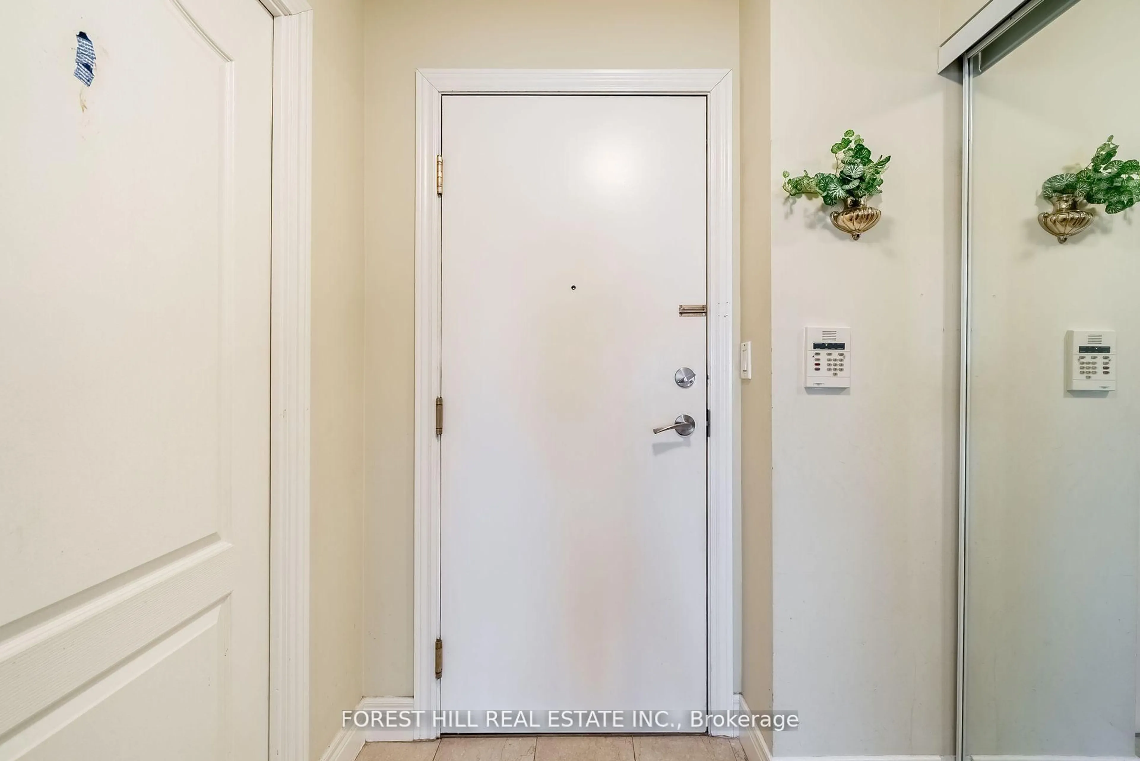 Indoor entryway for 5418 Yonge St #902, Toronto Ontario M2N 6X4
