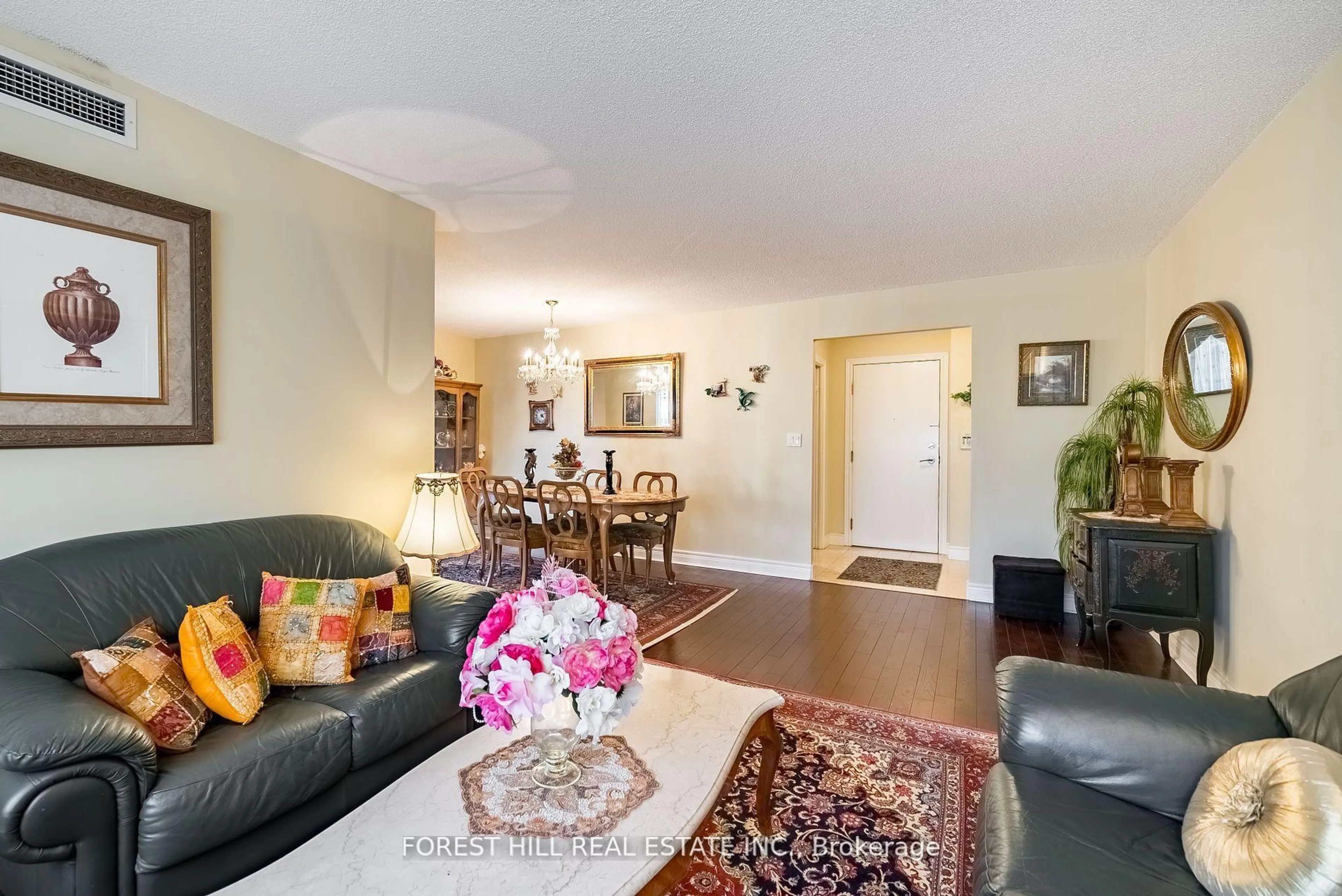Living room with furniture, wood/laminate floor for 5418 Yonge St #902, Toronto Ontario M2N 6X4