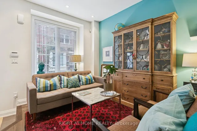 28 Raffeix Lane, Toronto 3