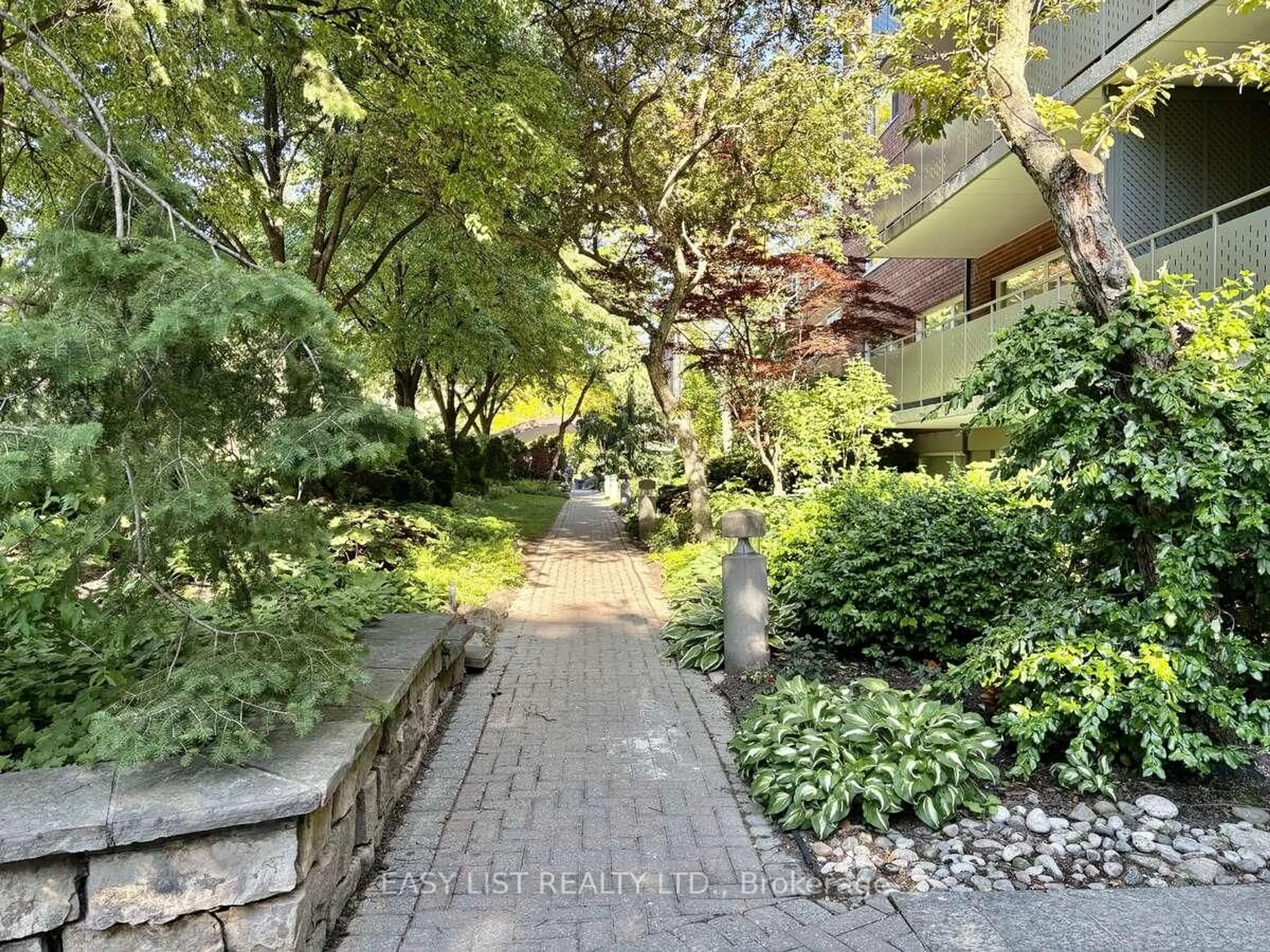 Patio, street for 21 Dale Ave, Toronto Ontario M4W 1K3