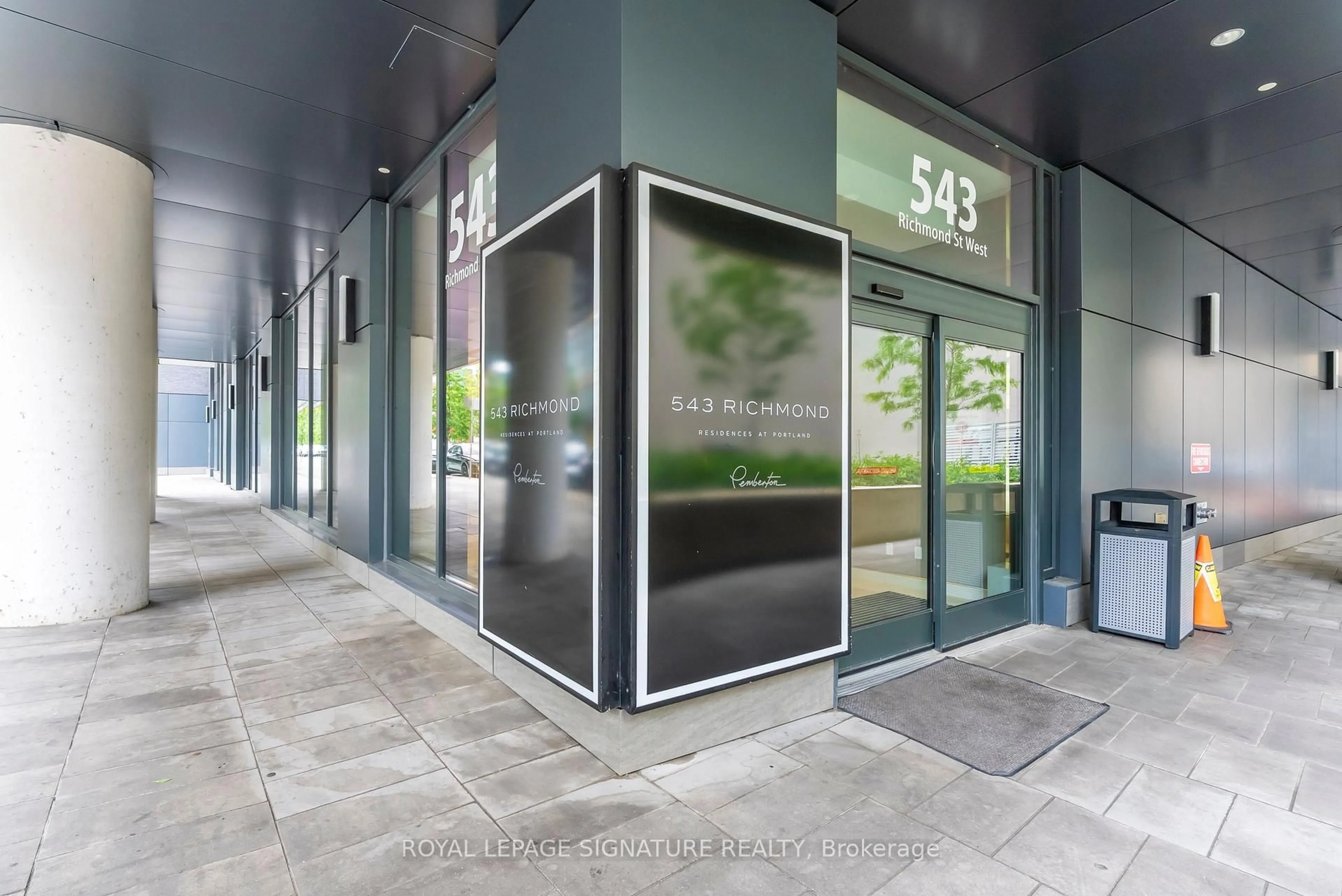 Indoor foyer for 543 Richmond St #713, Toronto Ontario M5V 0W9