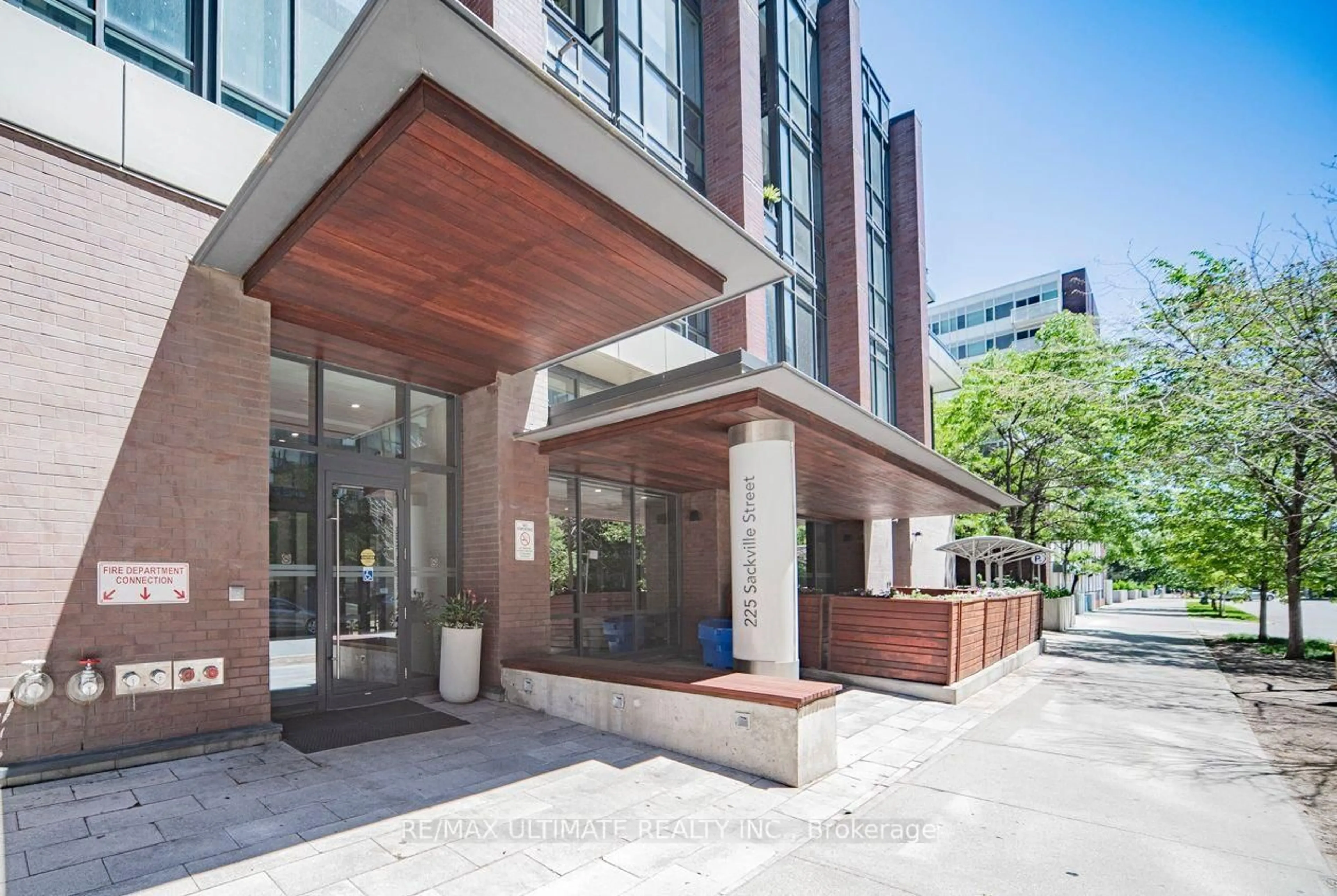 Indoor foyer for 225 Sackville St #901, Toronto Ontario M5A 0B9