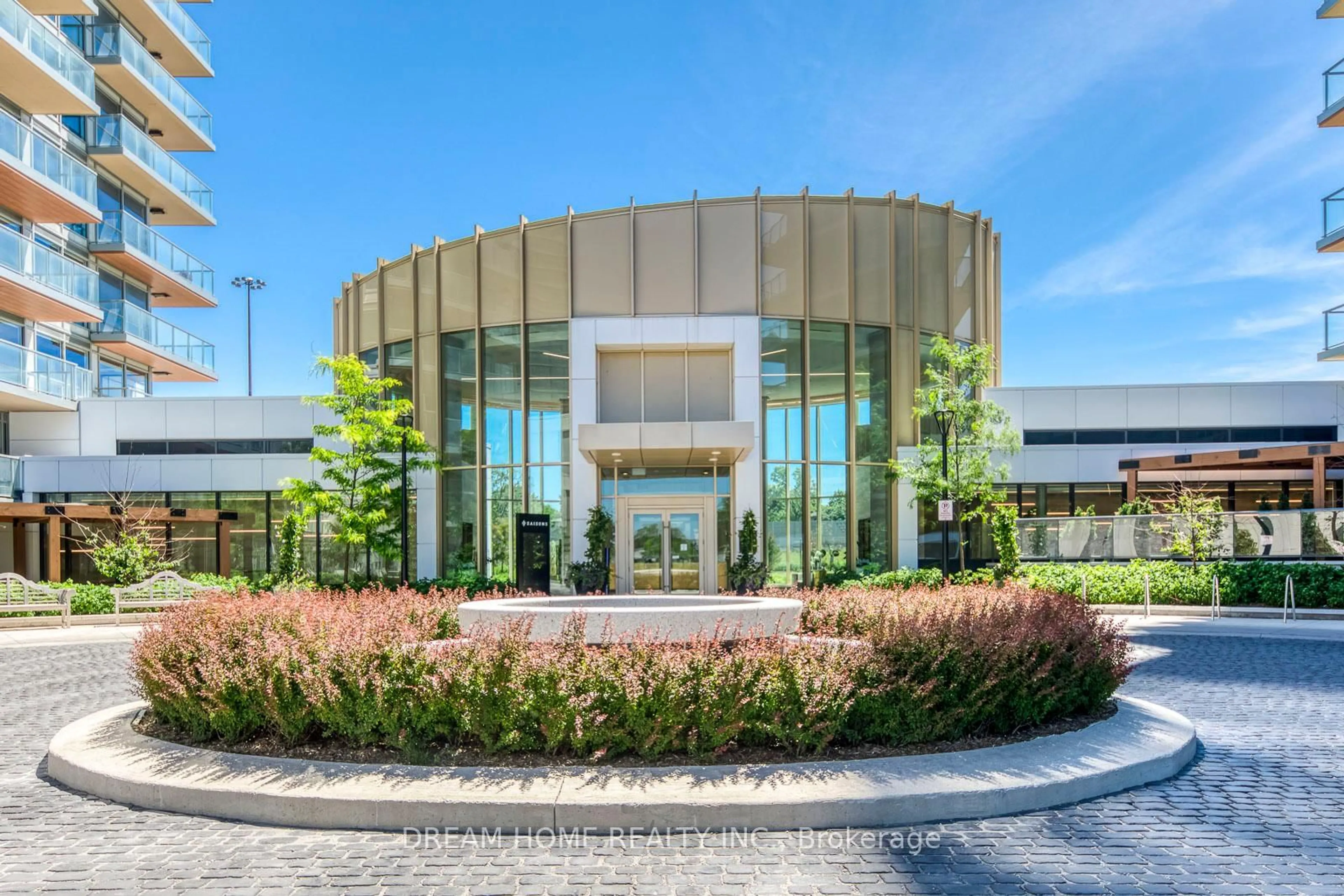 Indoor foyer for 27 McMahon Dr #1106, Toronto Ontario M2K 0J2