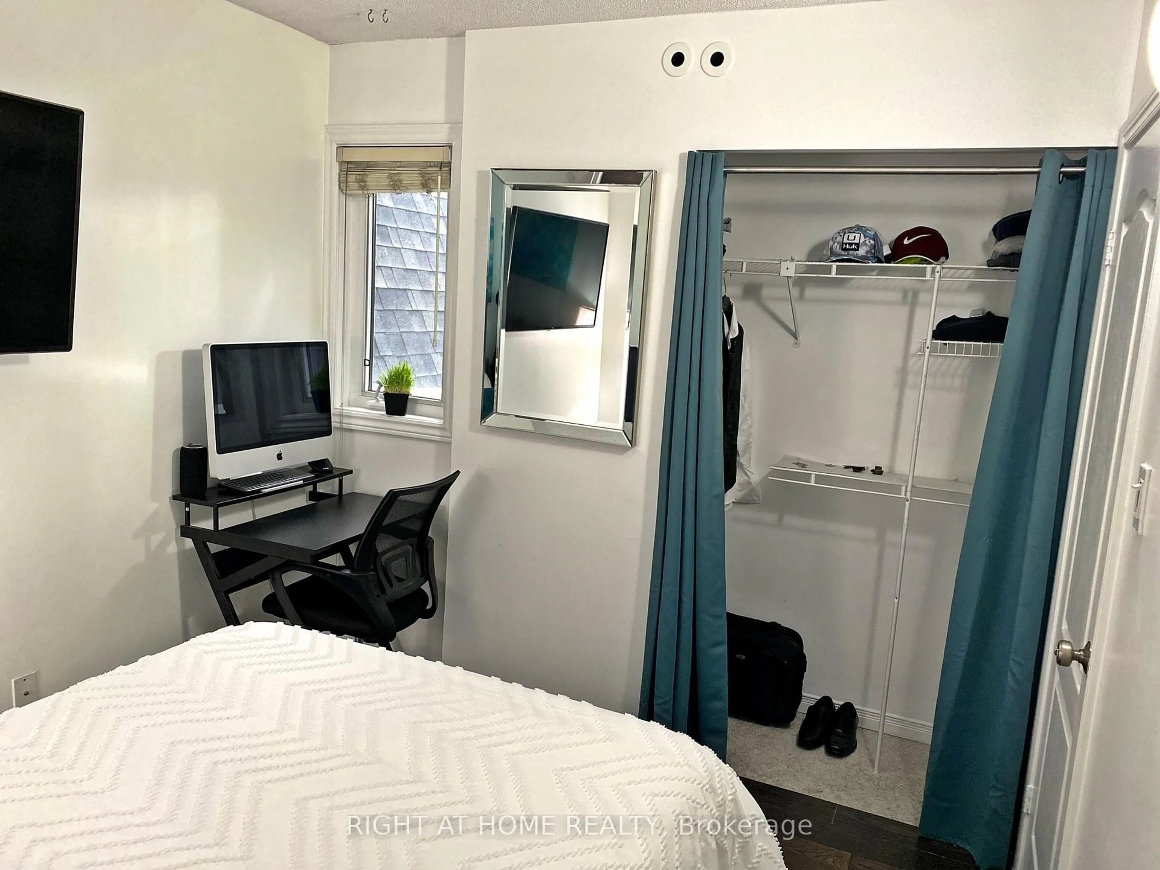 A pic of a room for 12 Sudbury St #610, Toronto Ontario M6J 3W7